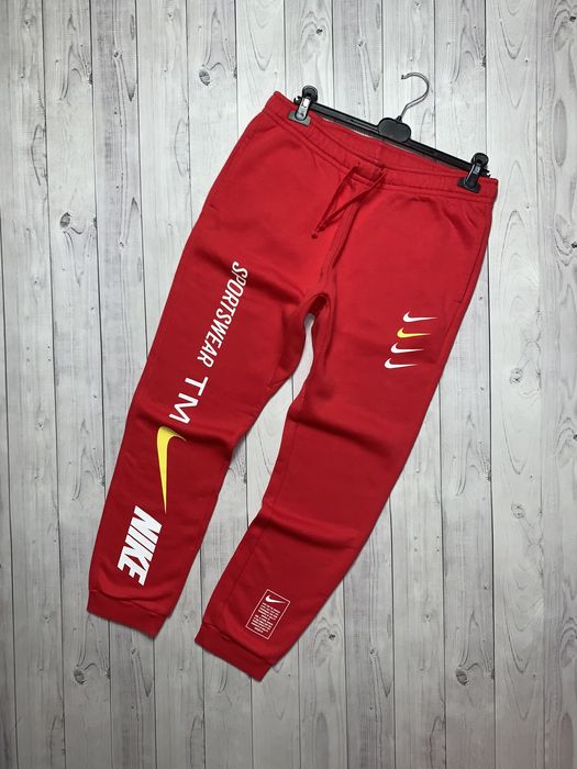 Nike double discount swoosh joggers red