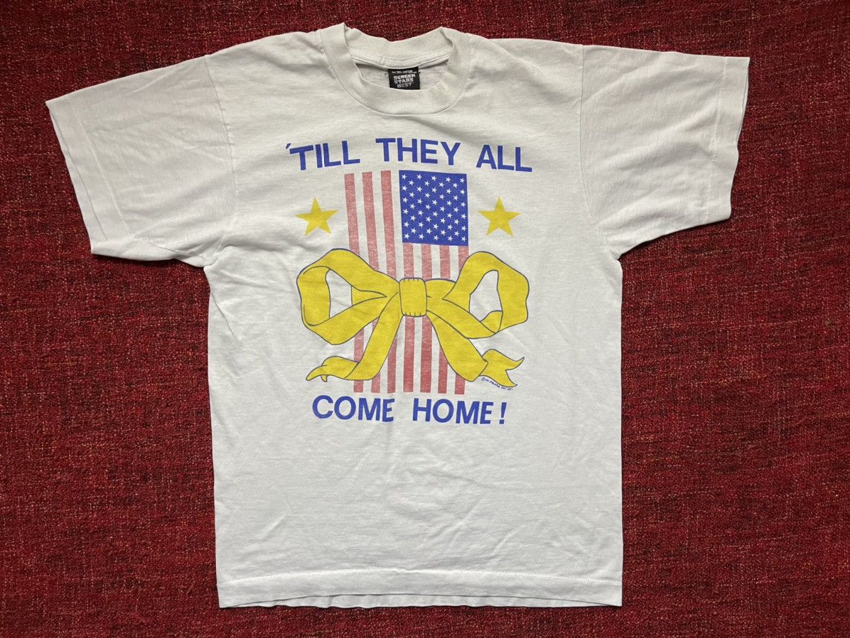 Vintage Vintage 1991 Red Friday made in USA t-shirt Size US M / EU 48-50 / 2 - 1 Thumbnail