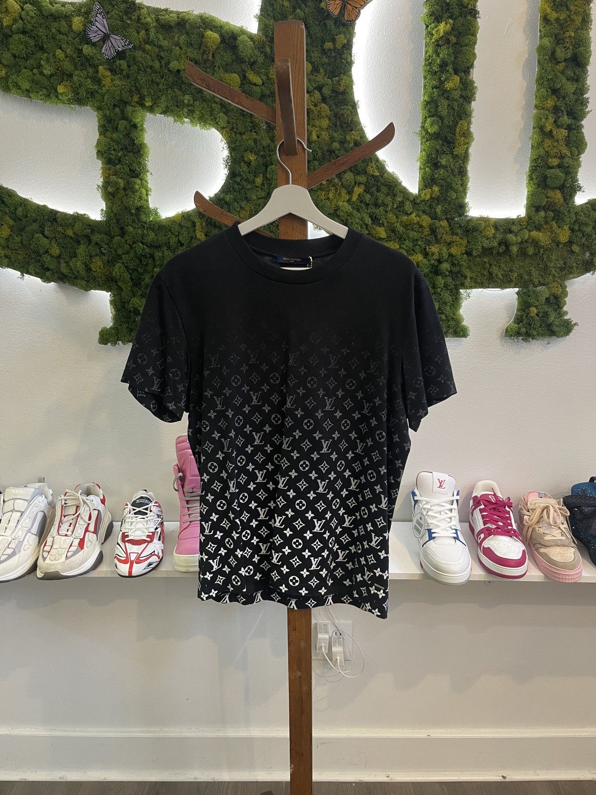 louis vuitton white t shirt monogram