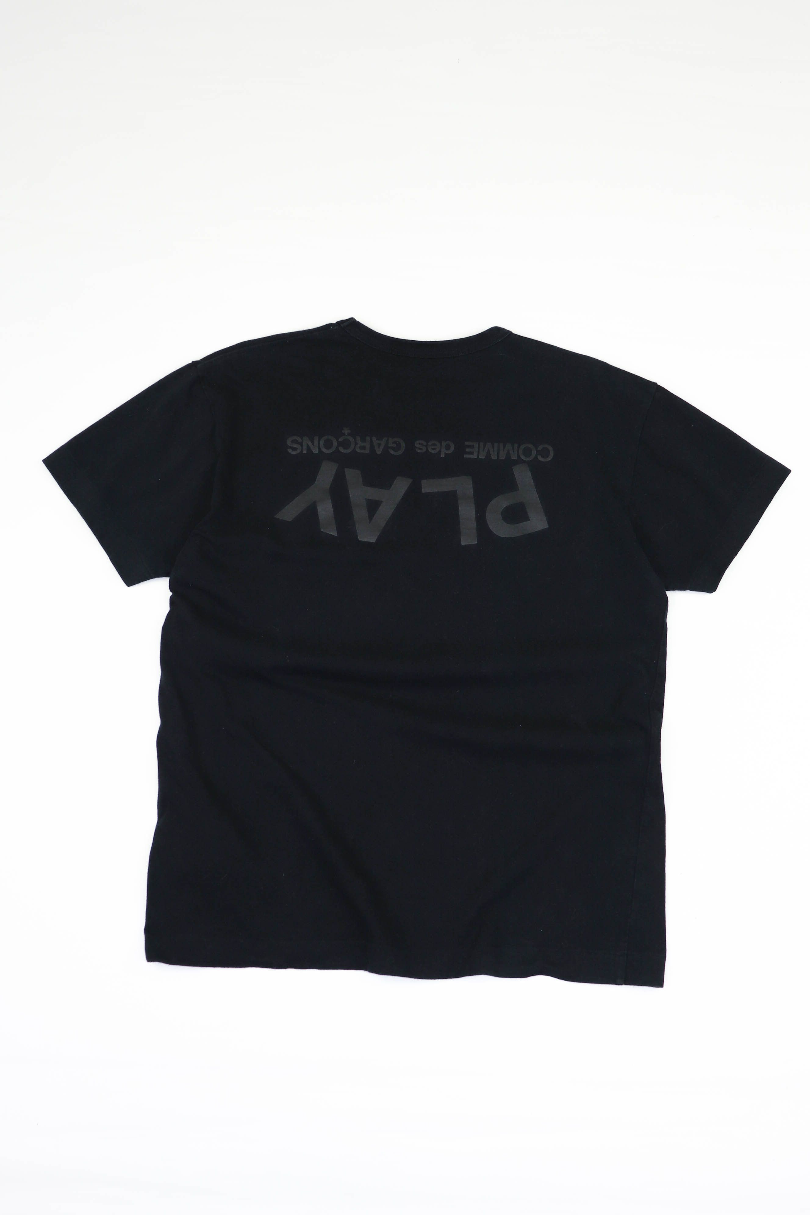 大人上品なおすすめコーデ Garcons des Comme PLAY Tee T-shirt Black Logo Graphics トップス