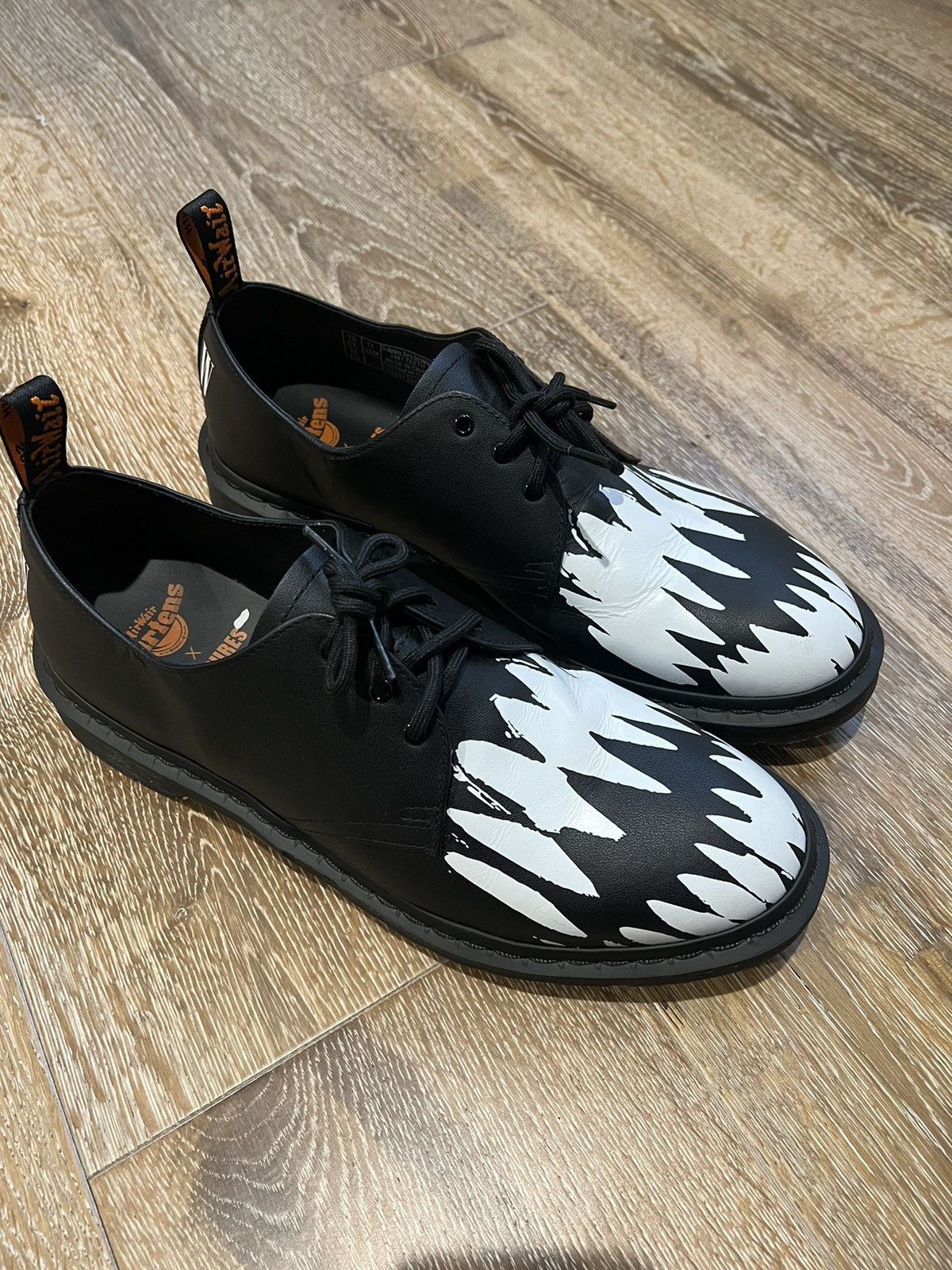 pleasures 1461 teeth