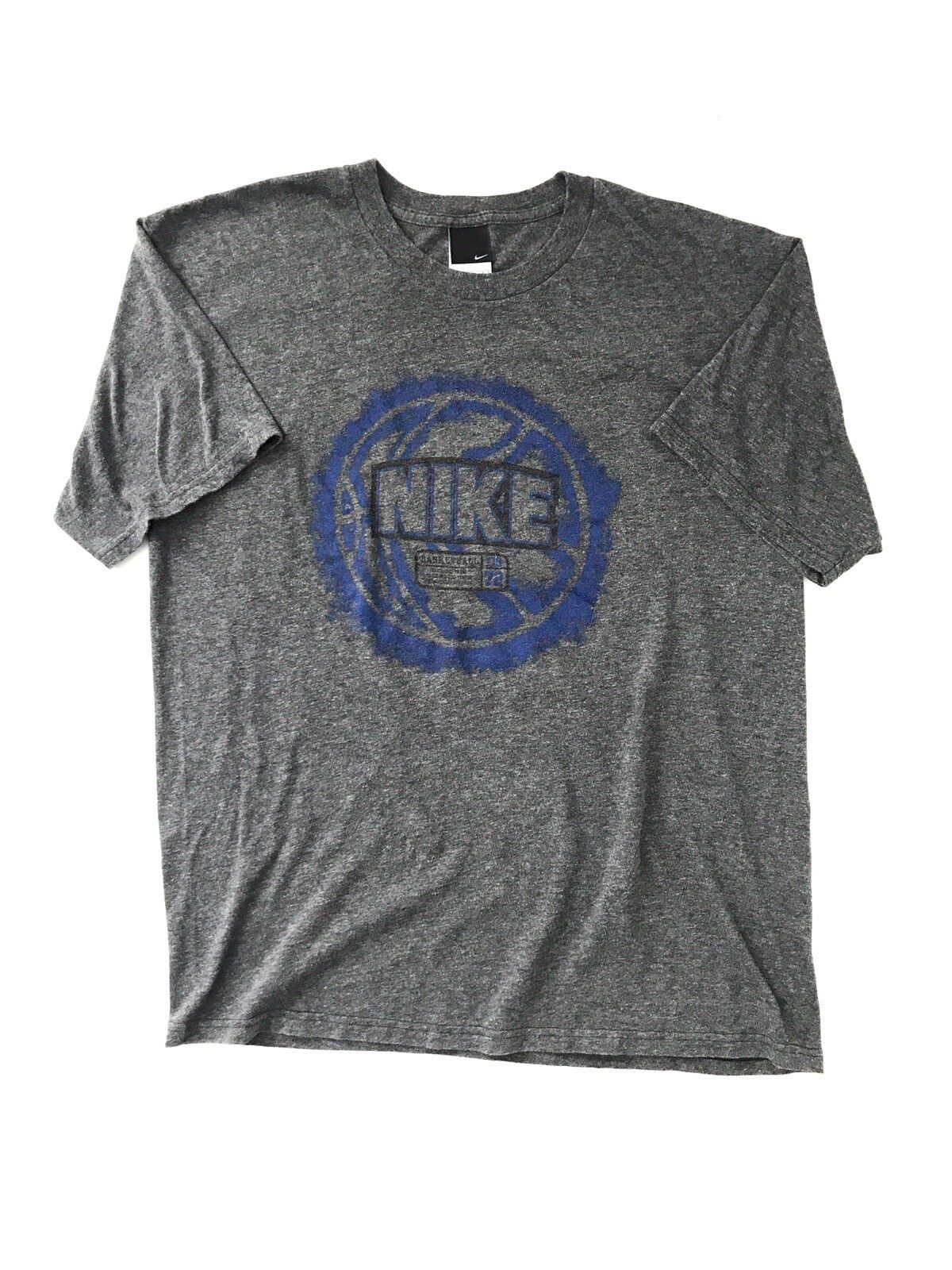 Nike Vintage Nike Silver Tag Basketball T-shirt Size US L / EU 52-54 / 3 - 1 Preview
