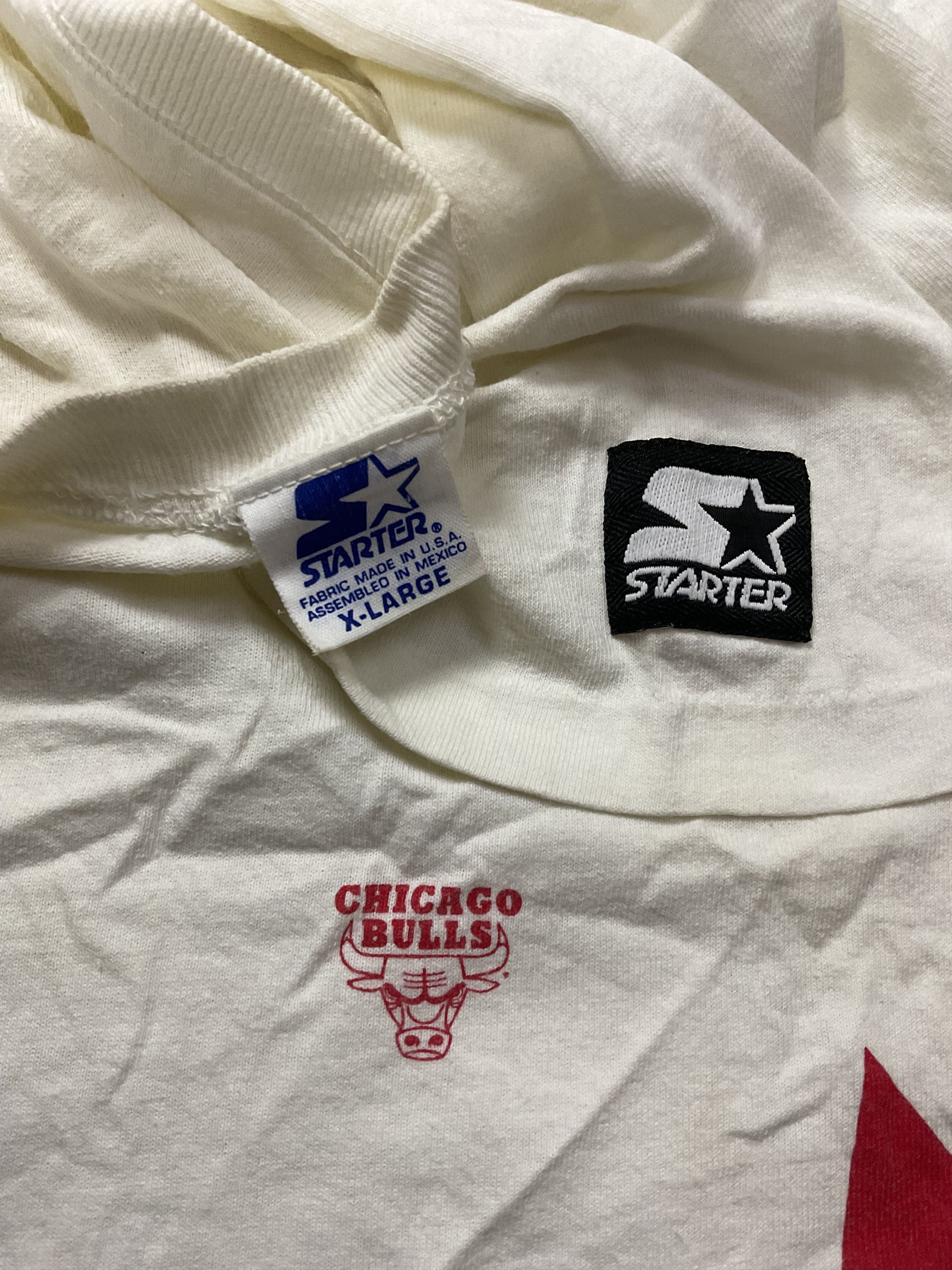 NBA Vintage 90s Chicago Bulls All Over Print T-Shirt by Starter Size US XL / EU 56 / 4 - 4 Thumbnail