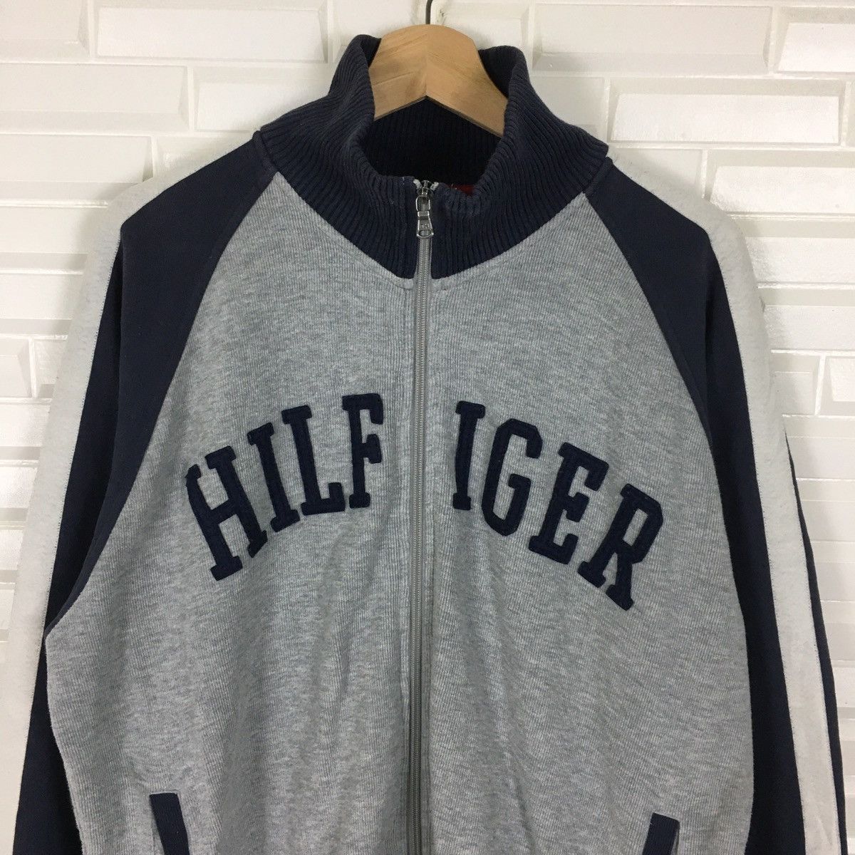 Designer × Tommy Hilfiger Tommy Hilfiger Spell Out Top Sweater Size US XL / EU 56 / 4 - 5 Thumbnail