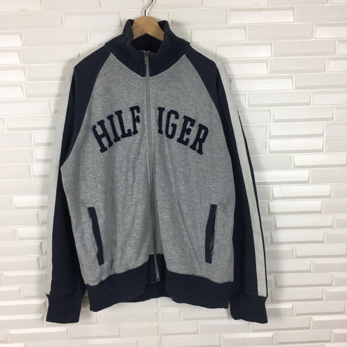 Designer × Tommy Hilfiger Tommy Hilfiger Spell Out Top Sweater Size US XL / EU 56 / 4 - 1 Thumbnail