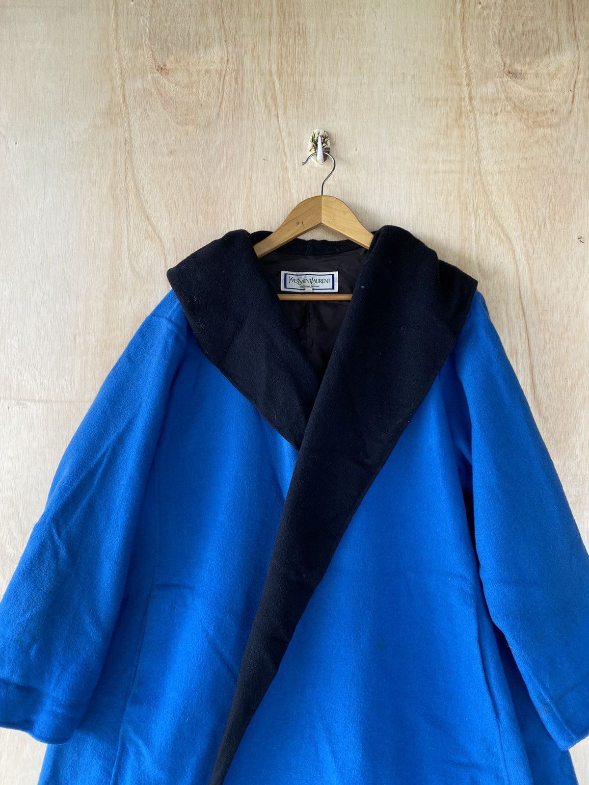 Yves Saint Laurent 🔥SALE🔥YVES SAINT LAURENT WOOL BUTTON LESS JACKET Size M / US 6-8 / IT 42-44 - 7 Thumbnail
