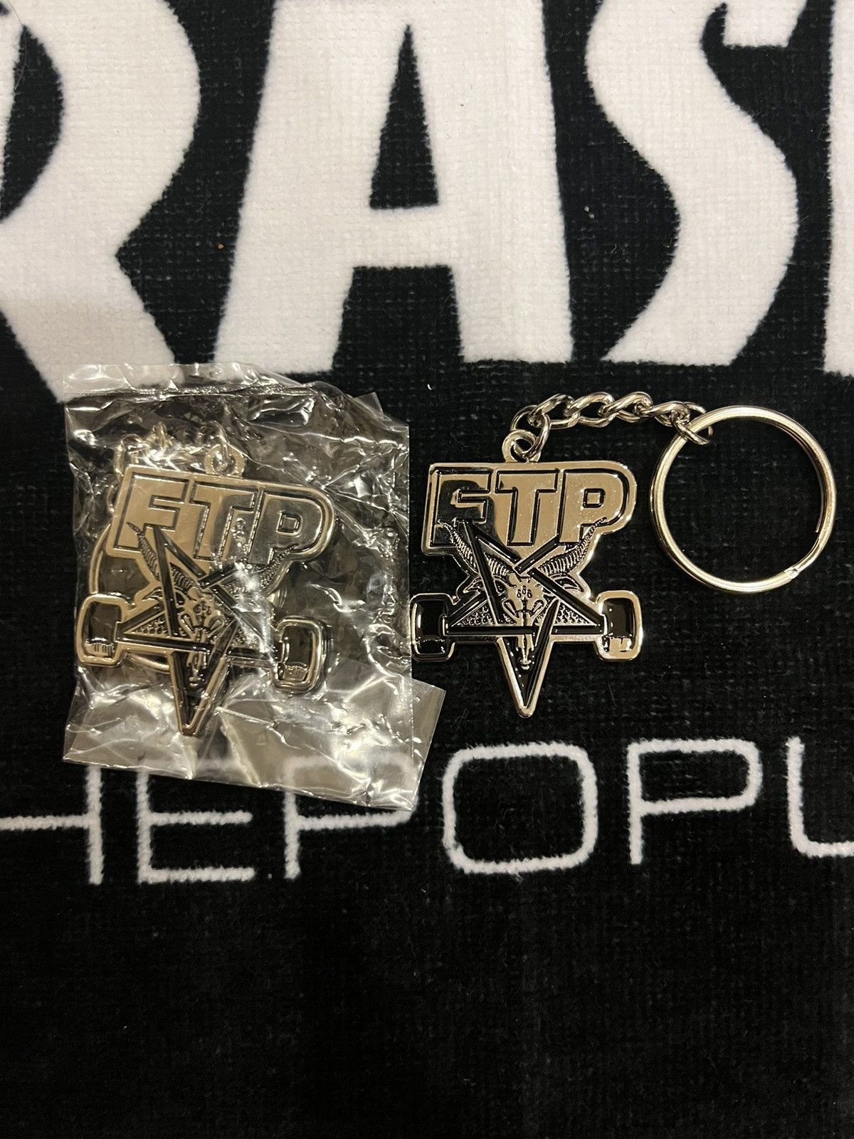 Fuck The Population × Thrasher Fuck the Population Thrasher Keychain Size ONE SIZE - 2 Thumbnail