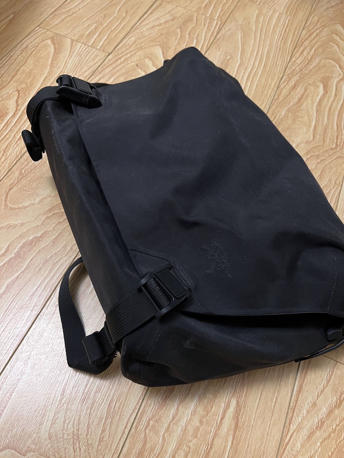 Courier Bag 15  Arc'teryx LEAF