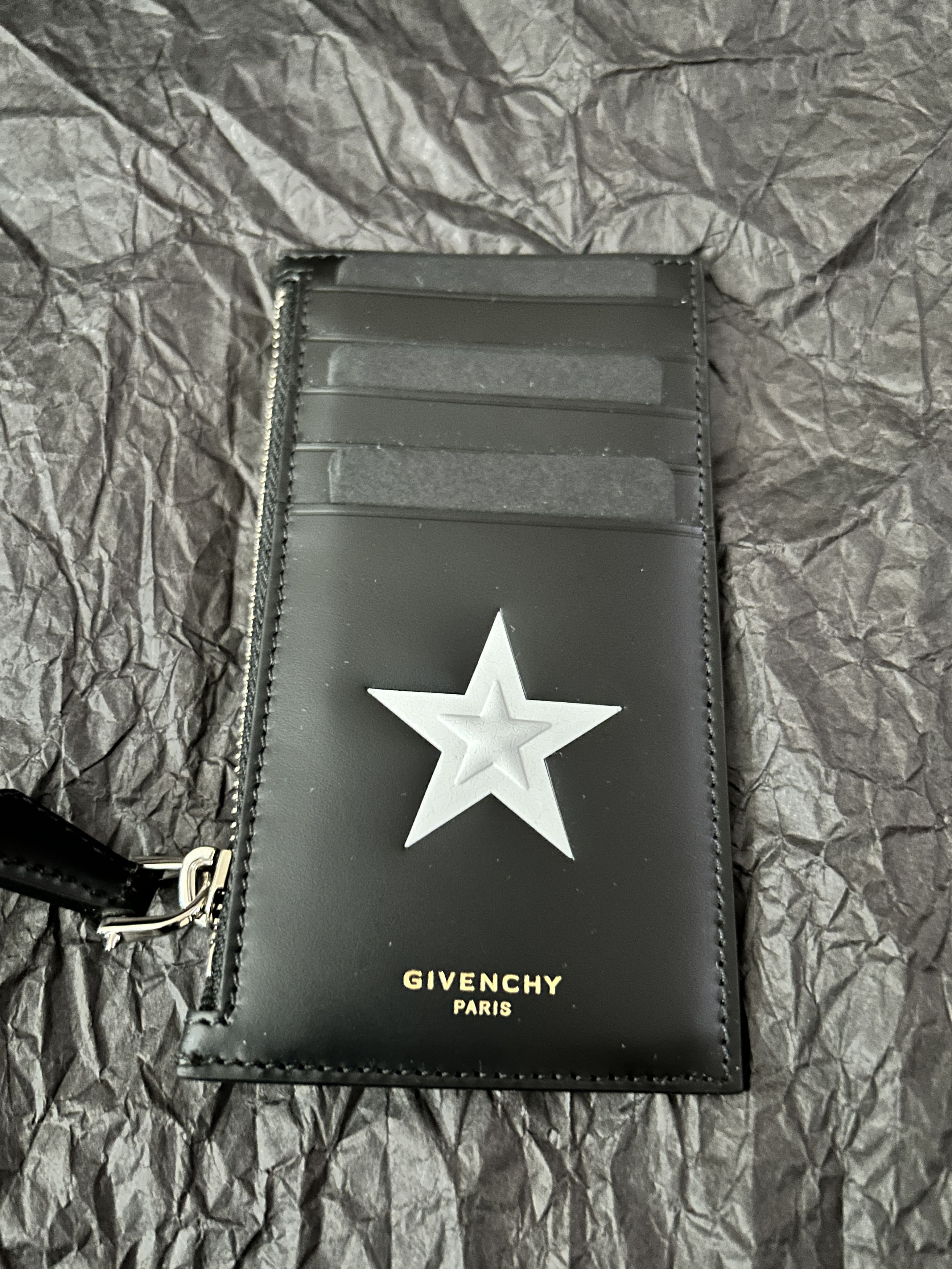 Givenchy Embossed Star cardholder wallet black print zippezi Size 26 - 1 Thumbnail