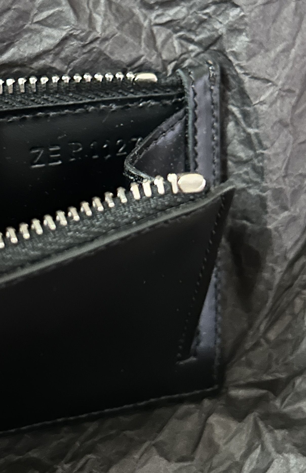 Givenchy Embossed Star cardholder wallet black print zippezi Size 26 - 6 Thumbnail