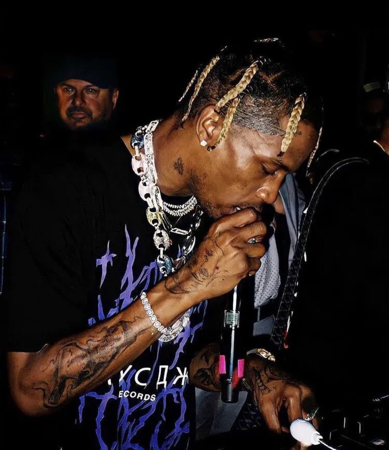 travis scott lightning 4