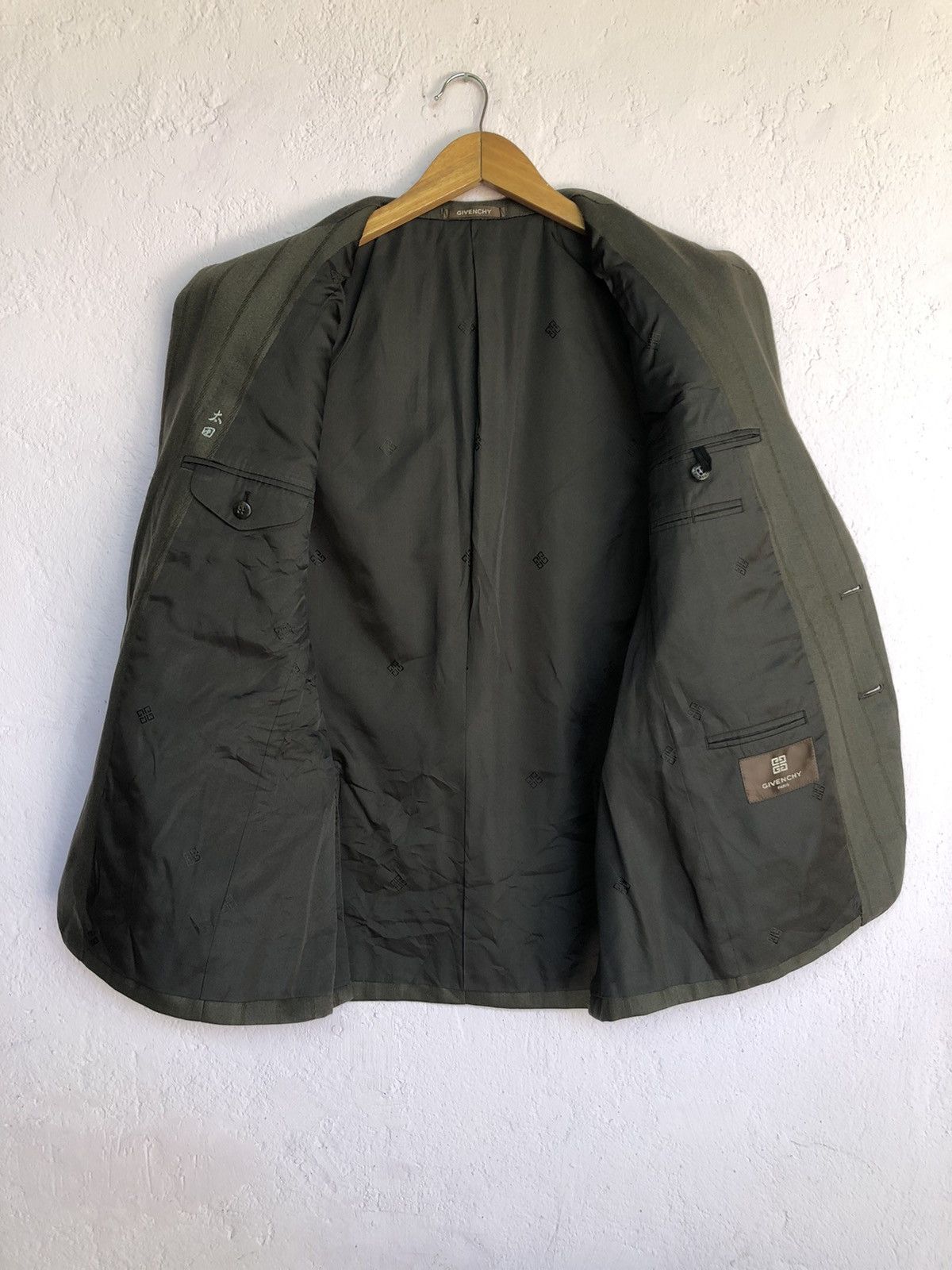 Givenchy Givenchy Men’s tailored jackets good condition Size US M / EU 48-50 / 2 - 2 Thumbnail