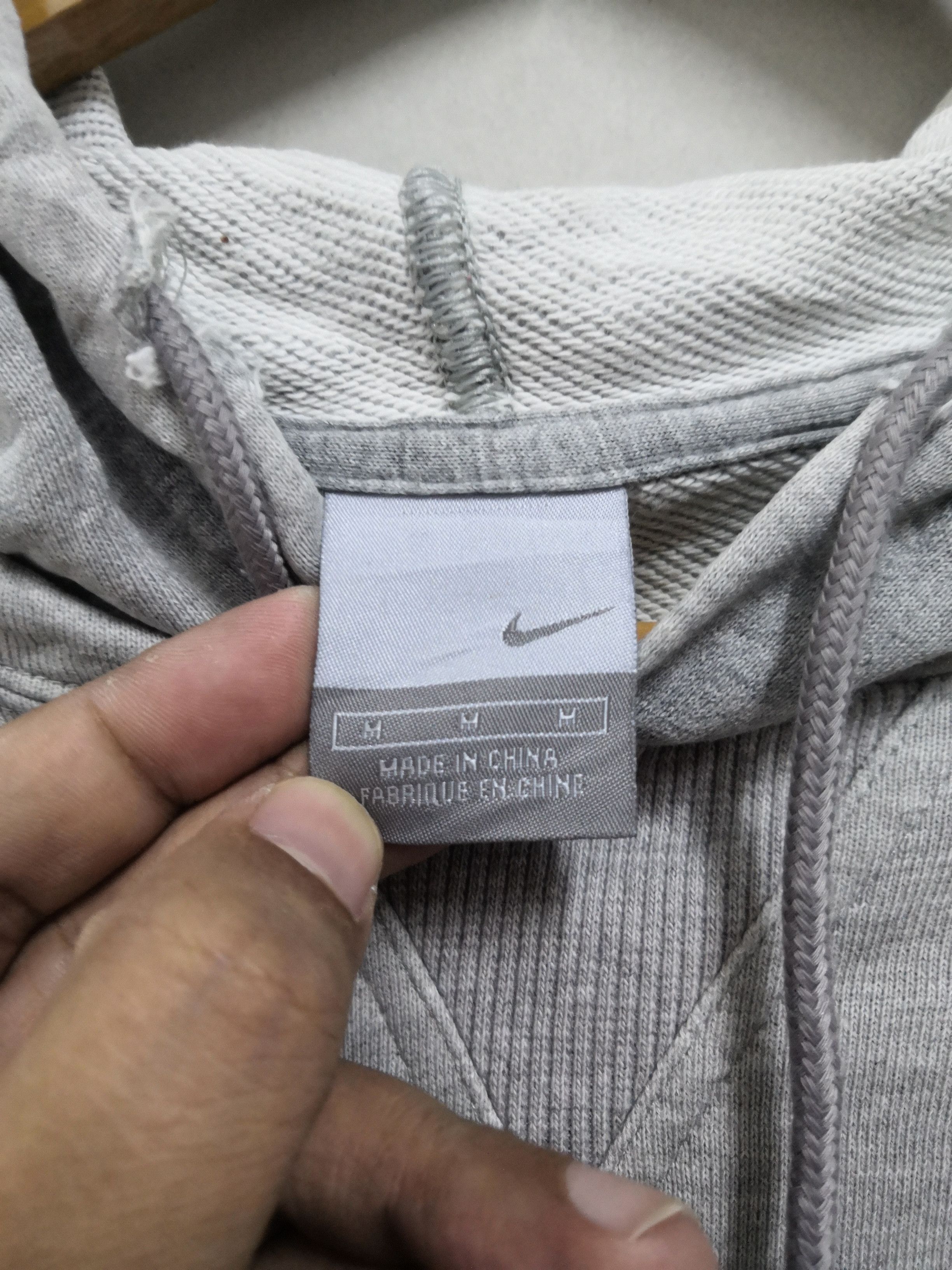 Nike × Vintage Vintage Nike Y2K Small Logo Distressed Hoodie Gray Size US M / EU 48-50 / 2 - 11 Thumbnail