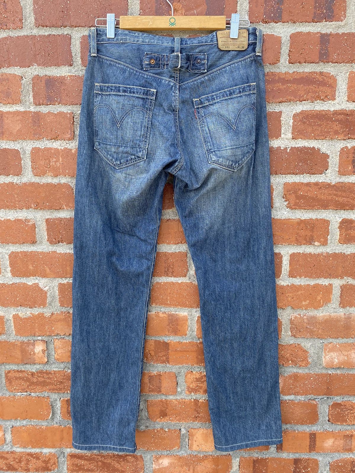 Levis 202 hotsell