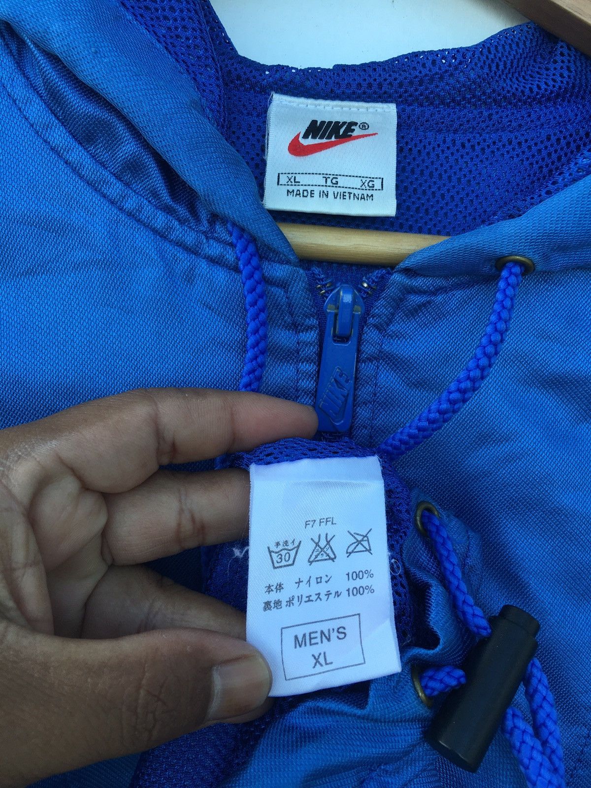 Nike Rare Vintage Nike Center Swoosh Biglogo Hoodie Size US XL / EU 56 / 4 - 6 Thumbnail