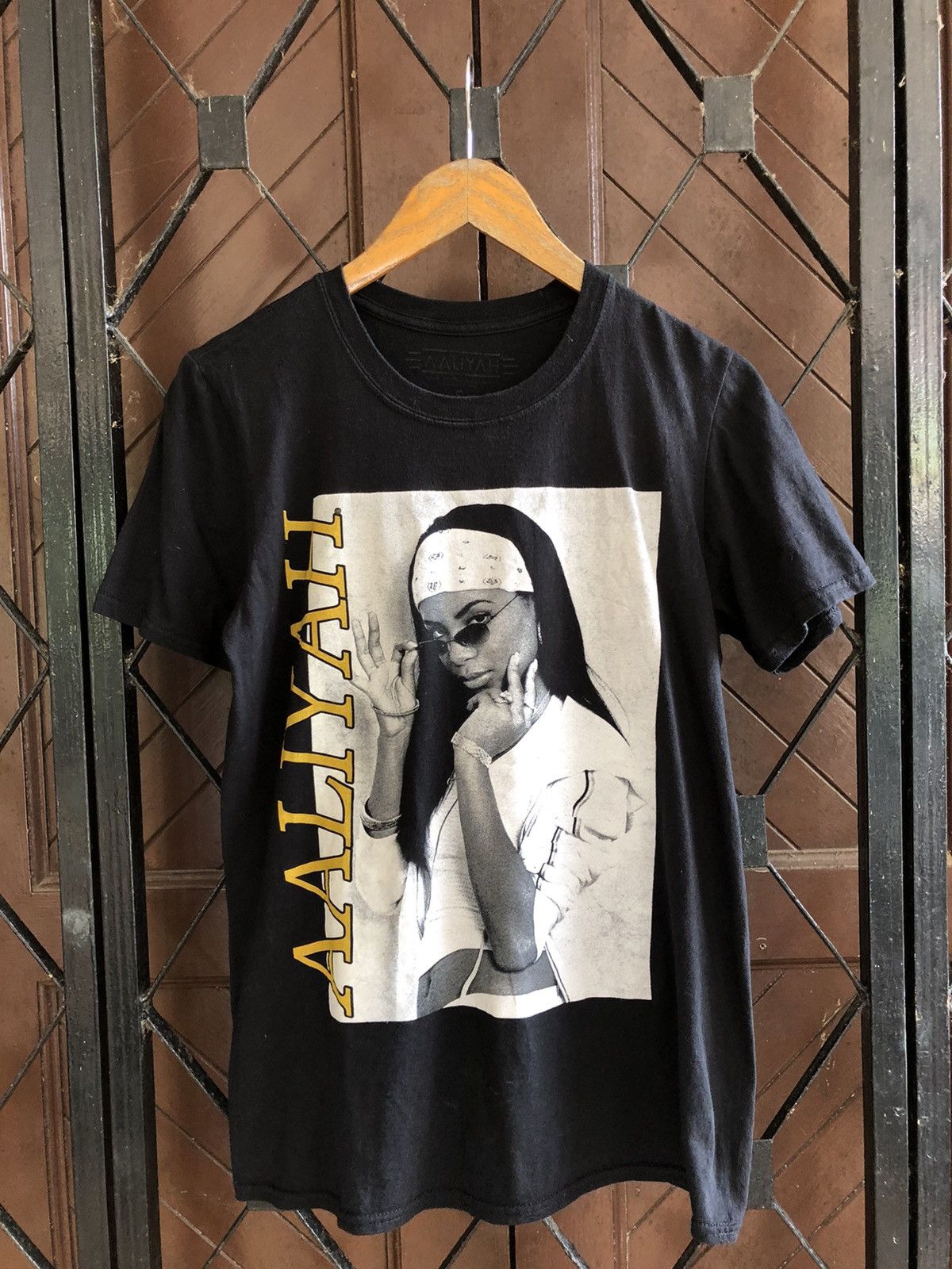 Band Tees × Rap Tees × Star Of Hollywood Aaliyah Graphic T-shirt Size US S / EU 44-46 / 1 - 1 Thumbnail
