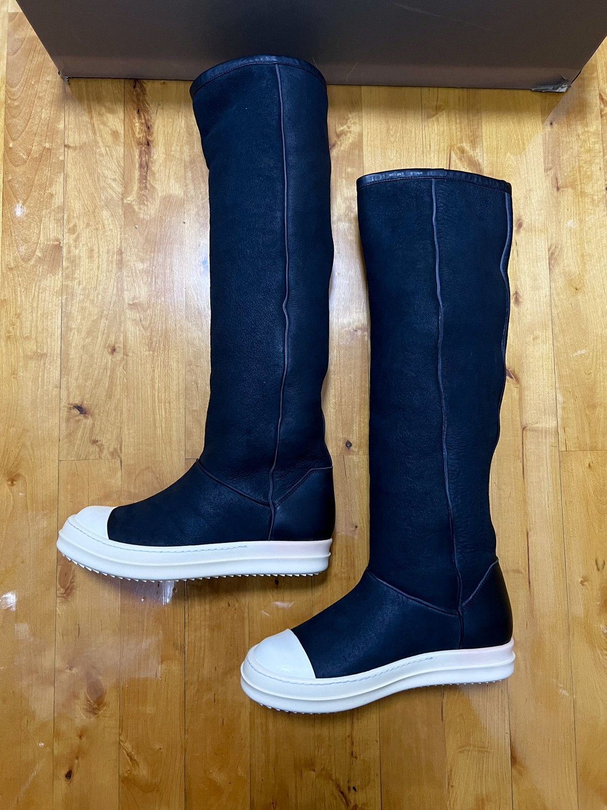 Rick Owens RICK OWENS FW14 MOODY SHEARLING TALL BOOTS Size US 7 / IT 37 - 3 Thumbnail