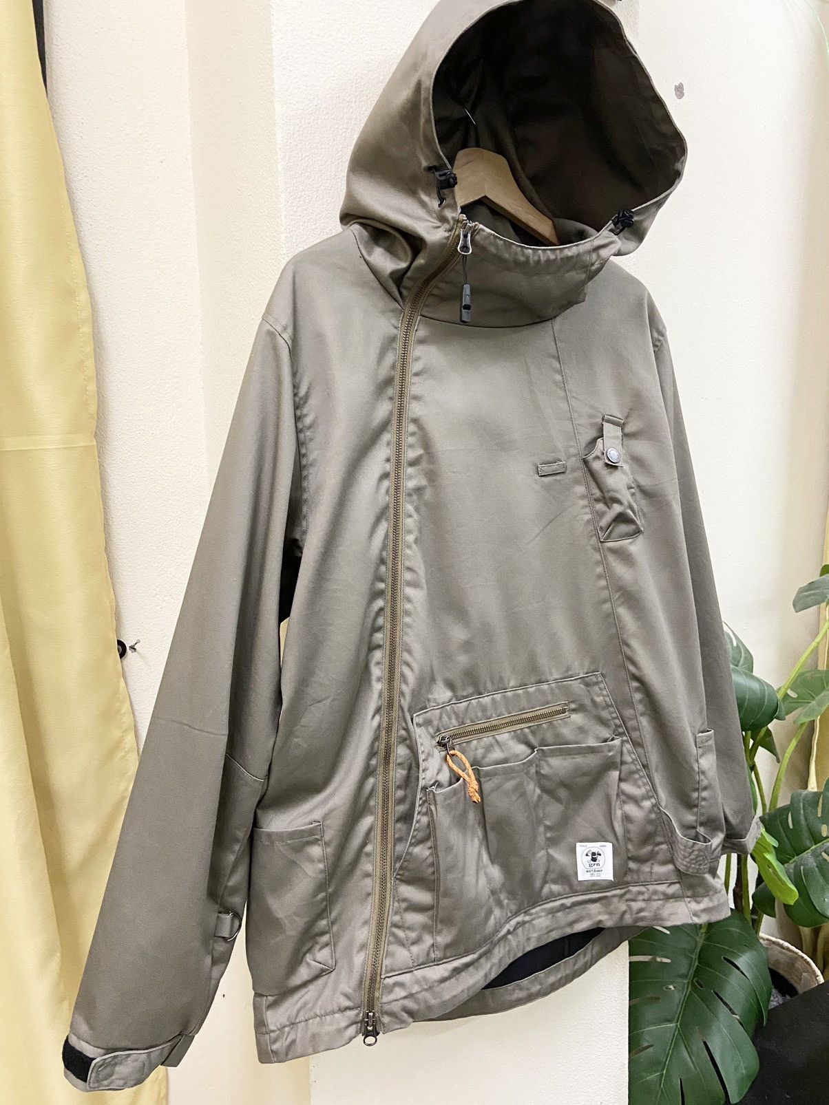 GRN Rare Grn Outdoor Tokyo Japan Hooded Jacket Size US XL / EU 56 / 4 - 2 Thumbnail