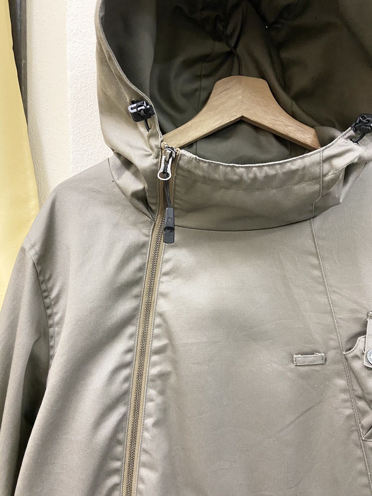 GRN Rare Grn Outdoor Tokyo Japan Hooded Jacket Size US XL / EU 56 / 4 - 4 Thumbnail