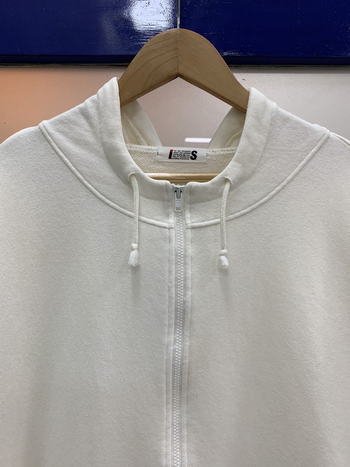 Issey Miyake Issey Miyake IS Care Label Logo Hoodie White Sz M Size US M / EU 48-50 / 2 - 6 Thumbnail