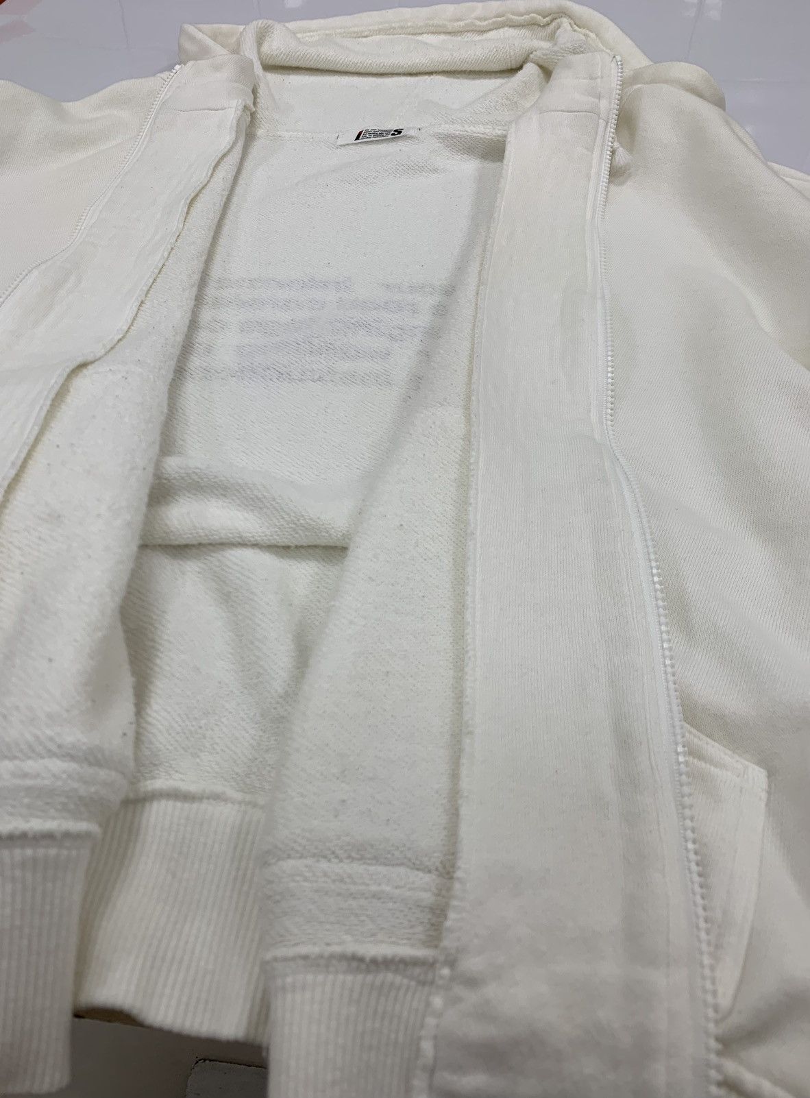 Issey Miyake Issey Miyake IS Care Label Logo Hoodie White Sz M Size US M / EU 48-50 / 2 - 11 Thumbnail