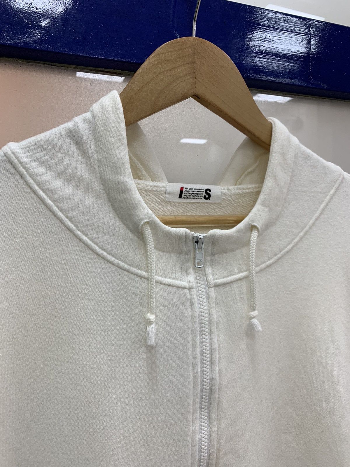 Issey Miyake Issey Miyake IS Care Label Logo Hoodie White Sz M Size US M / EU 48-50 / 2 - 7 Thumbnail
