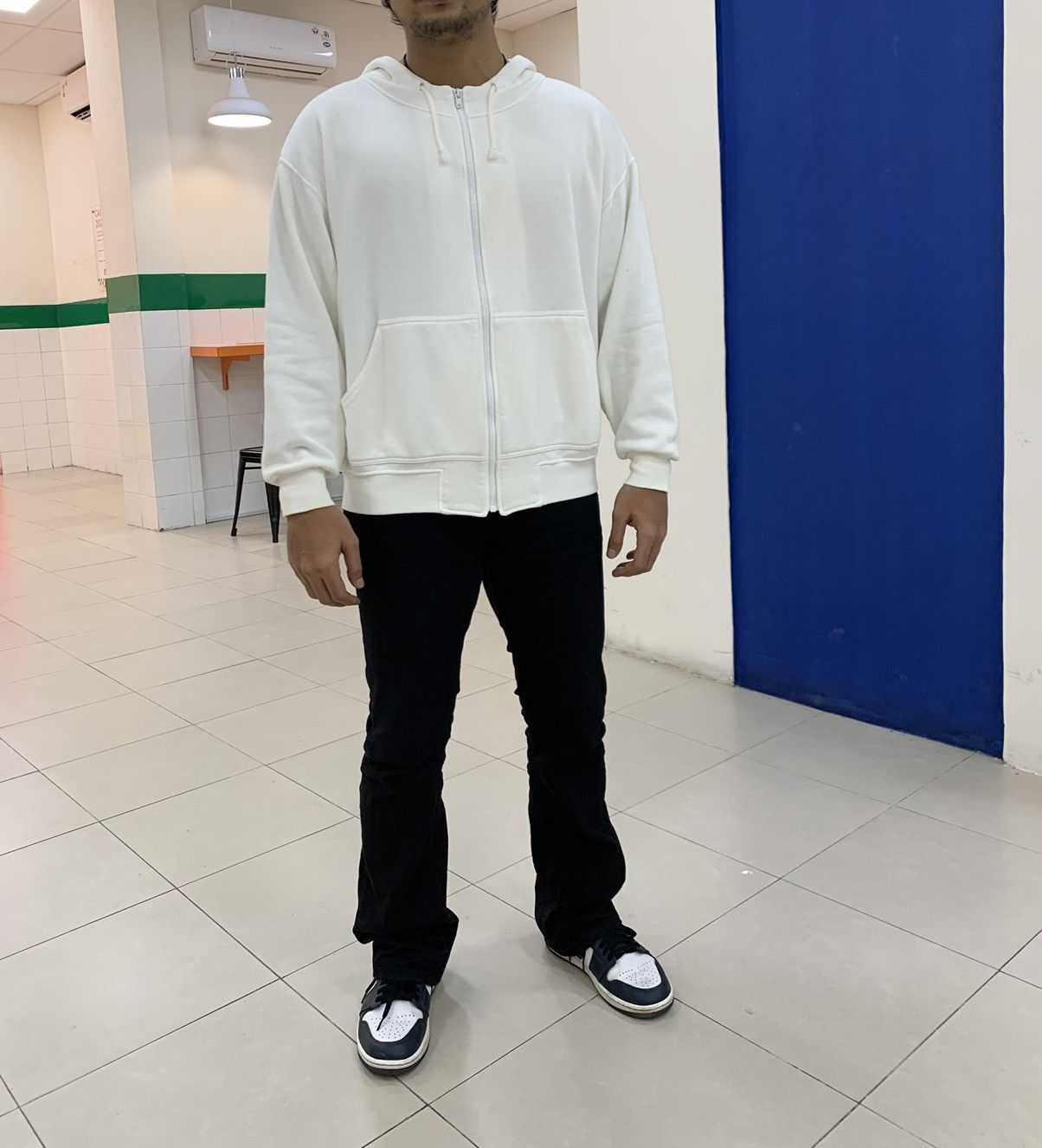 Issey Miyake Issey Miyake IS Care Label Logo Hoodie White Sz M Size US M / EU 48-50 / 2 - 3 Thumbnail