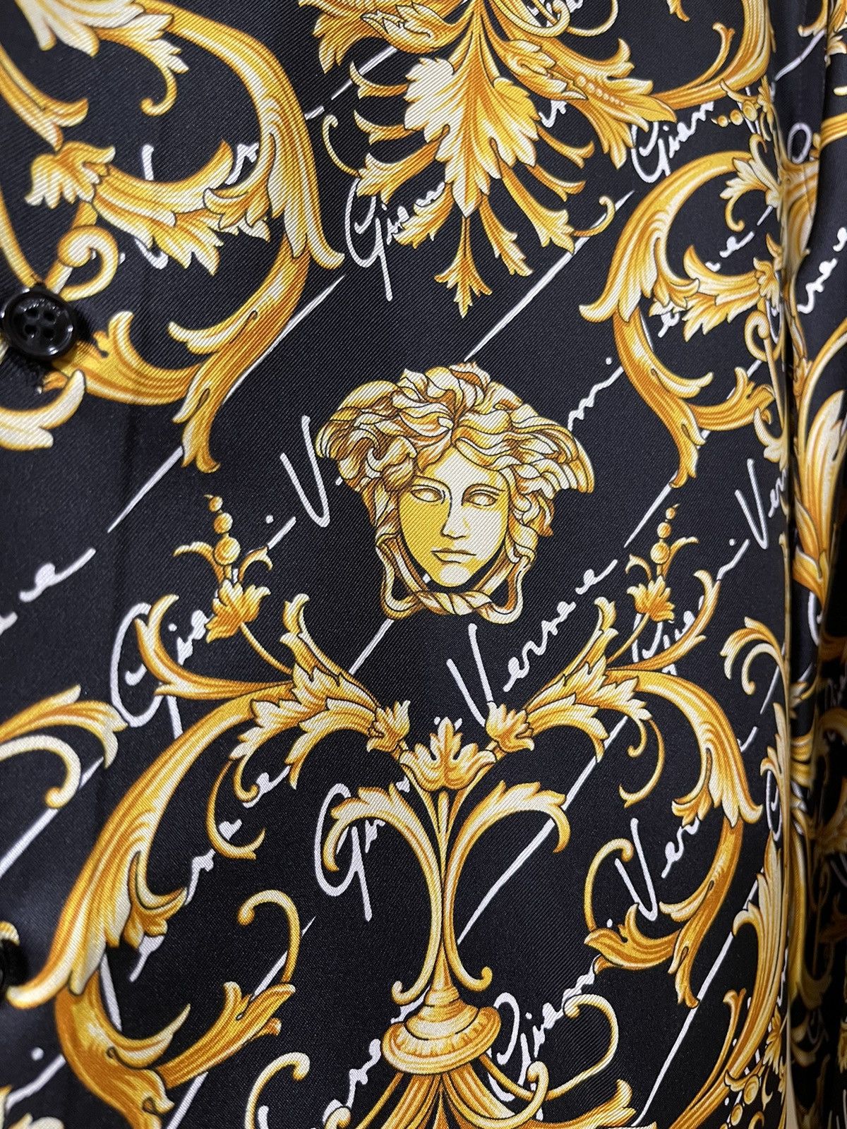 Versace Versace Silk Baroque Medusa Shirt BRAND NEW UNDER RETAIL Size US L / EU 52-54 / 3 - 3 Thumbnail