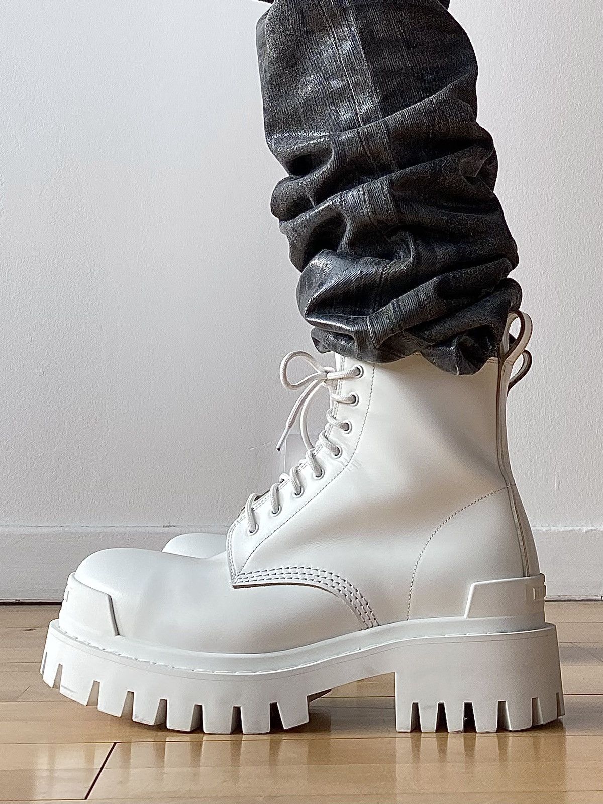 Balenciaga ホワイト 長靴 BALENCIAGA(バレンシアガ) レインブーツ(レディース) - 海外通販