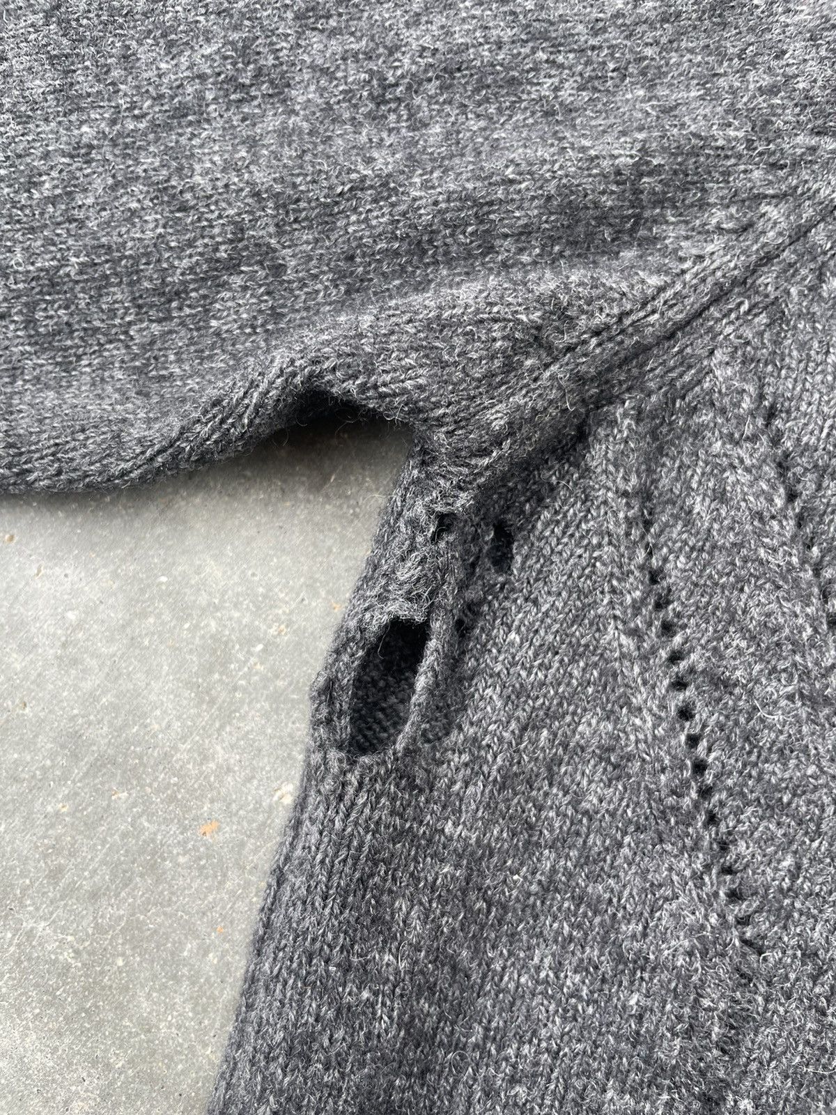 Dior Dior Homme Camelhair Wool V-neck Sweater Size US M / EU 48-50 / 2 - 5 Thumbnail