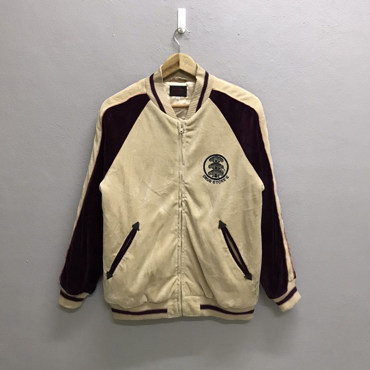Japanese Brand Vintage Drug Store’s Velvet biglogo bomber Jacket Size US M / EU 48-50 / 2 - 3 Thumbnail