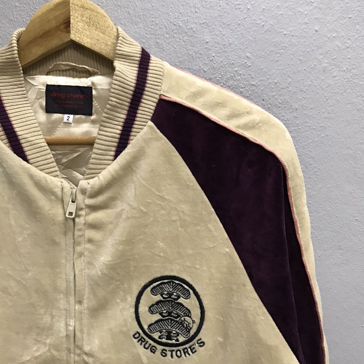 Japanese Brand Vintage Drug Store’s Velvet biglogo bomber Jacket Size US M / EU 48-50 / 2 - 5 Thumbnail