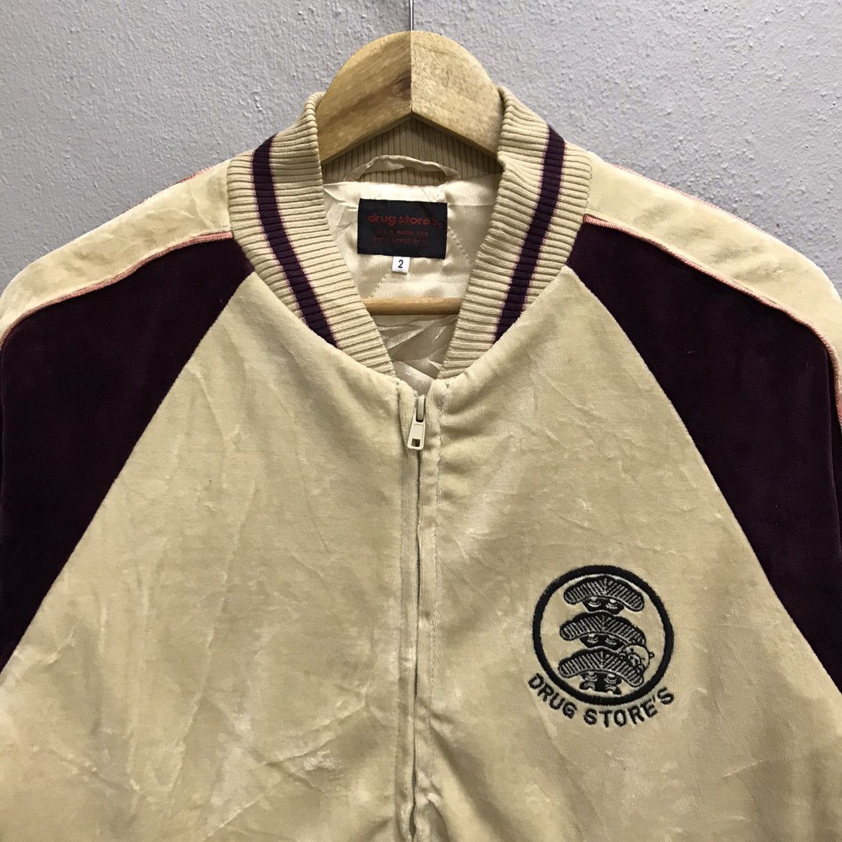 Japanese Brand Vintage Drug Store’s Velvet biglogo bomber Jacket Size US M / EU 48-50 / 2 - 4 Thumbnail