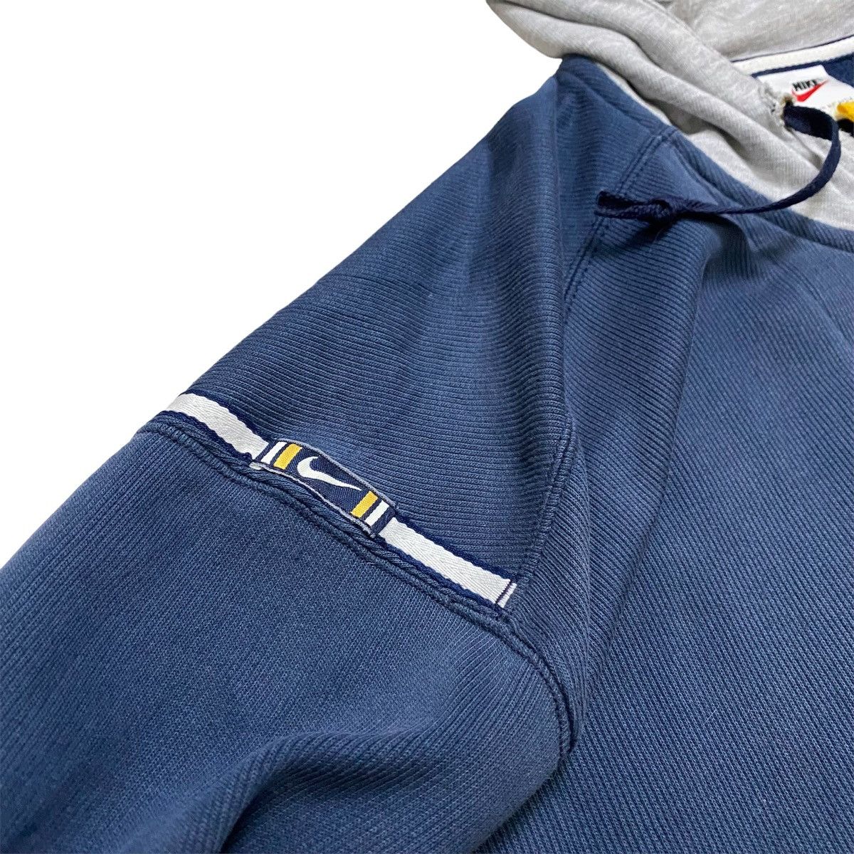 Vintage Vintage 90s Nike hoodie Size US L / EU 52-54 / 3 - 4 Thumbnail