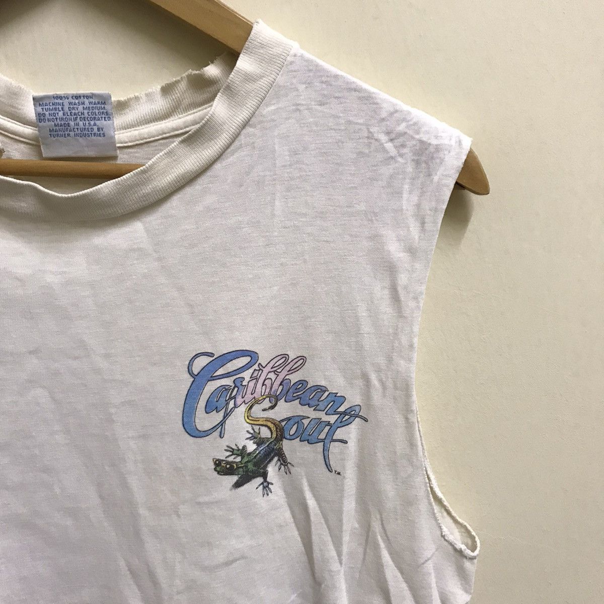 Caribbean VERY RARE🔥VINTAGE 90s CARIBBEANSOUL DISTRESSED SHIRT Size US M / EU 48-50 / 2 - 6 Thumbnail