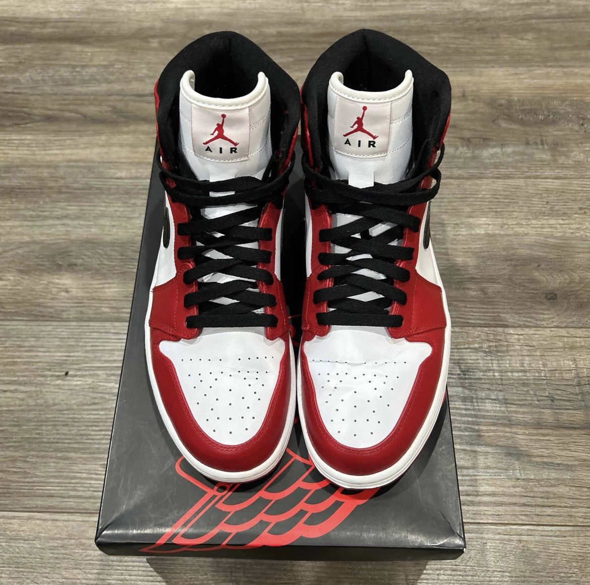 Jordan Brand × Nike Jordan 1 High Chicago 2013 Size 10.5 Size US 10.5 / EU 43-44 - 3 Thumbnail