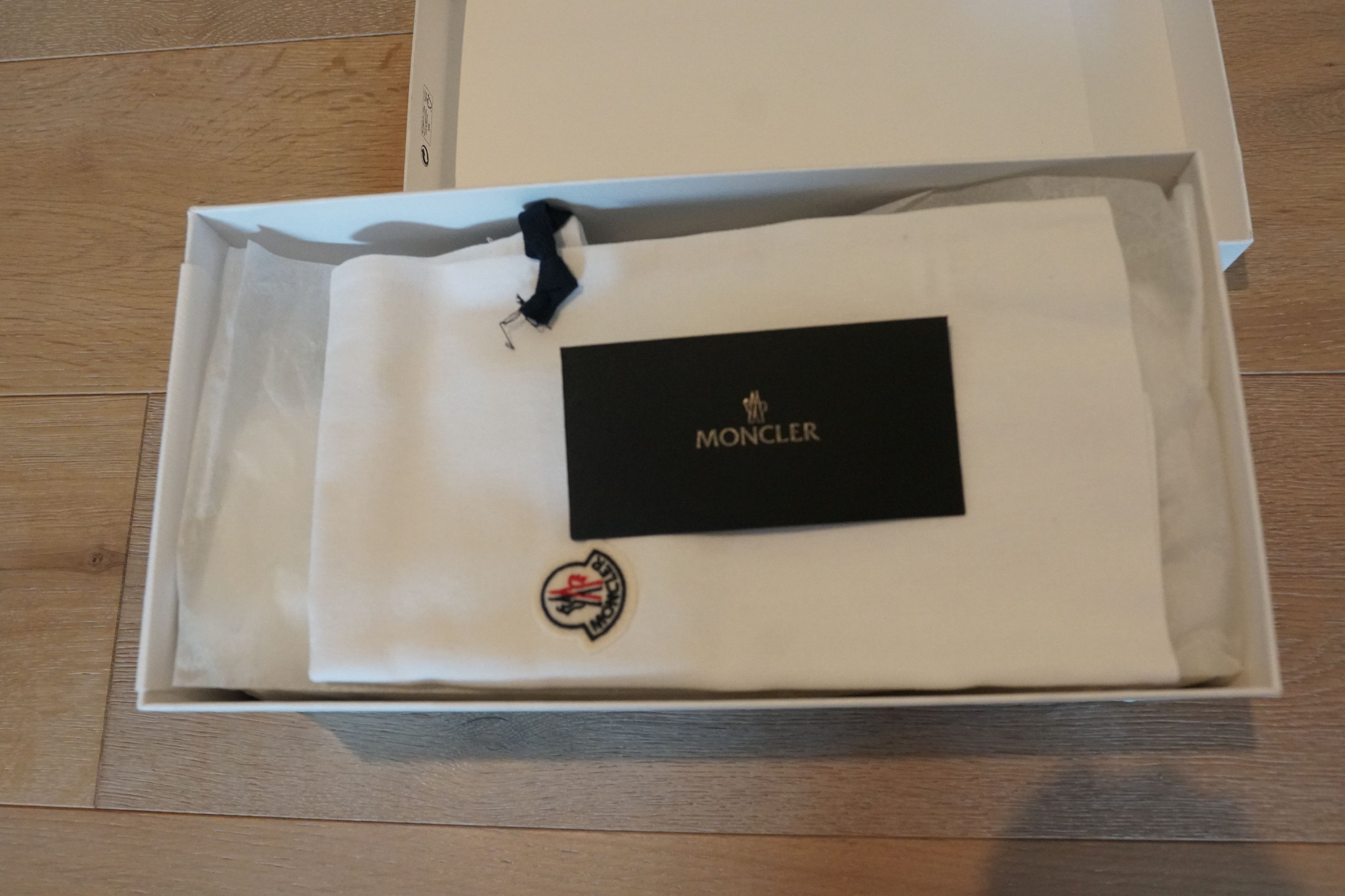 Moncler 🔥Moncler Logo Pool Slides Size 41 Size US 8 / EU 41 - 4 Thumbnail