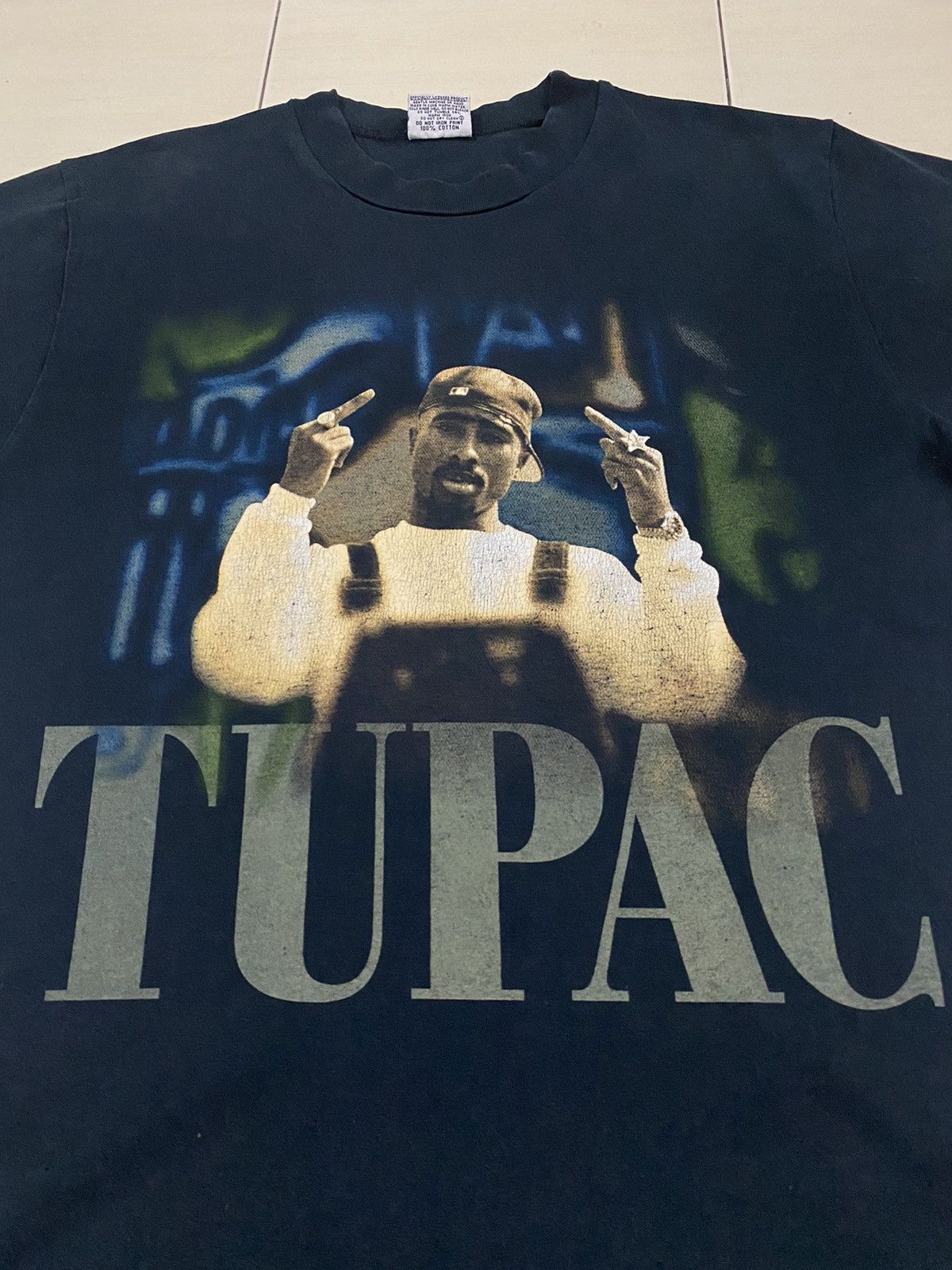 Band Tees Rare Vintage 90s Tupac Shakur raptee big face shirt Size US M / EU 48-50 / 2 - 7 Thumbnail