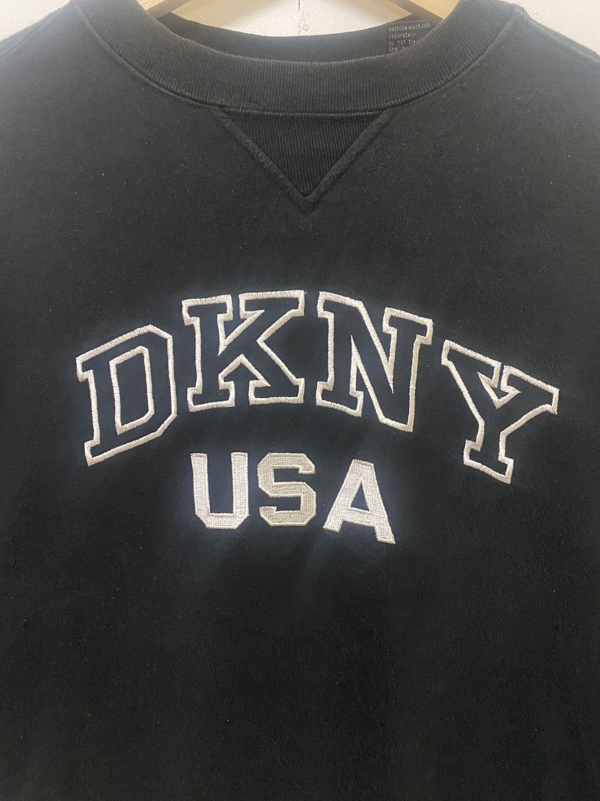 DKNY × Vintage Vintage DKNY Sweatshirt Pullover Biglogo Crewneck Large Size US L / EU 52-54 / 3 - 2 Thumbnail