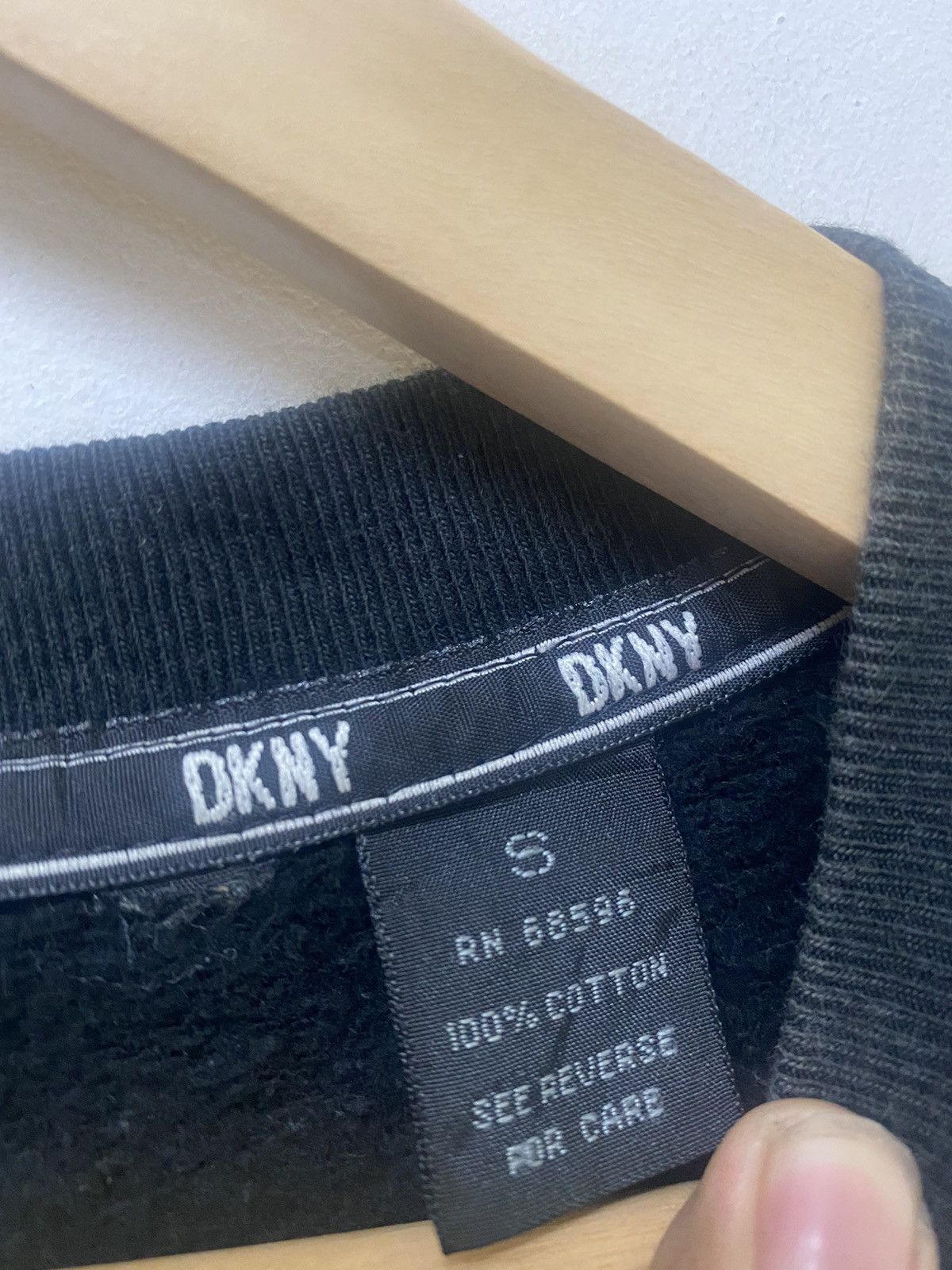 DKNY × Vintage Vintage DKNY Sweatshirt Pullover Biglogo Crewneck Large Size US L / EU 52-54 / 3 - 4 Thumbnail