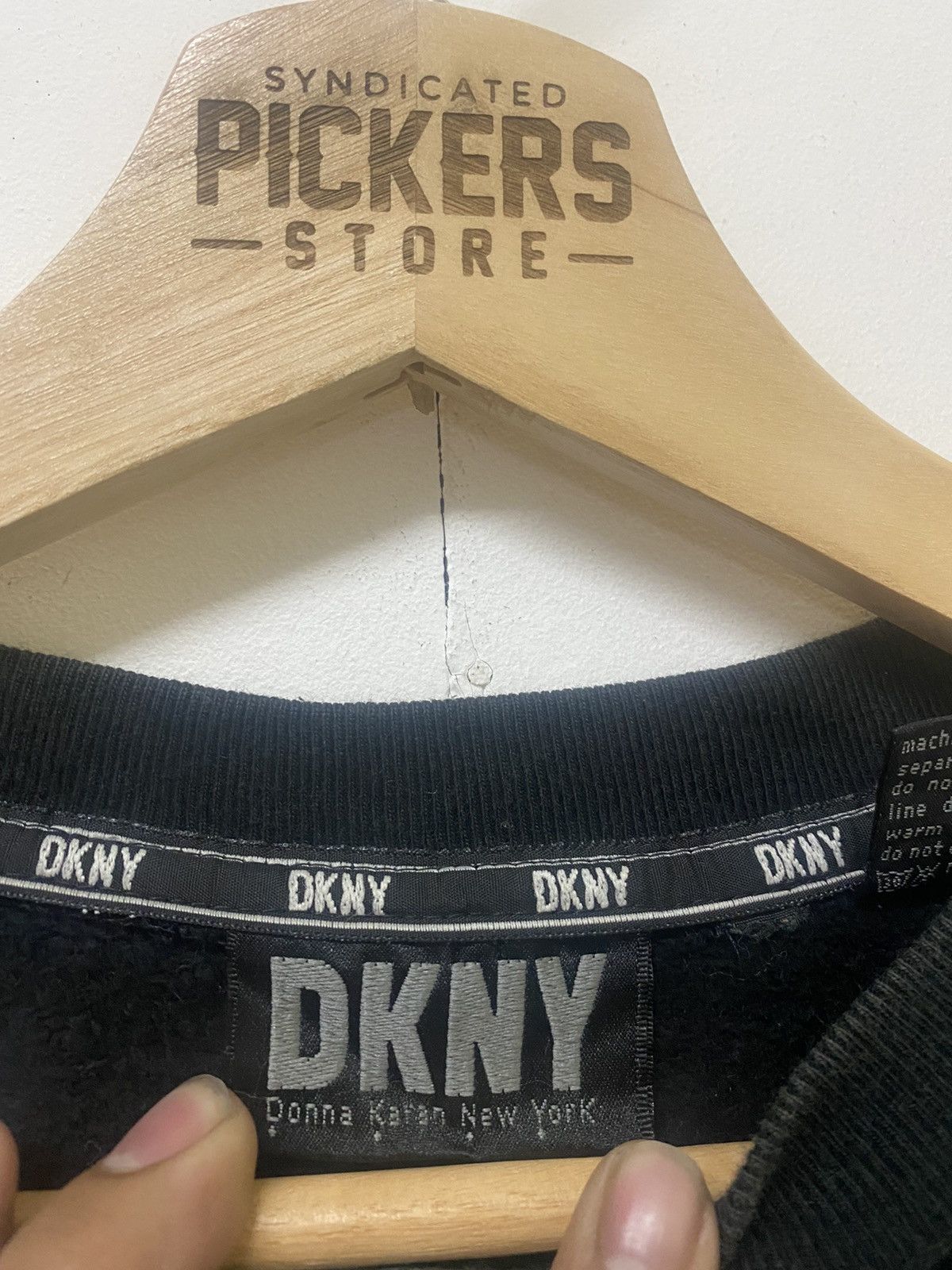 DKNY × Vintage Vintage DKNY Sweatshirt Pullover Biglogo Crewneck Large Size US L / EU 52-54 / 3 - 3 Thumbnail