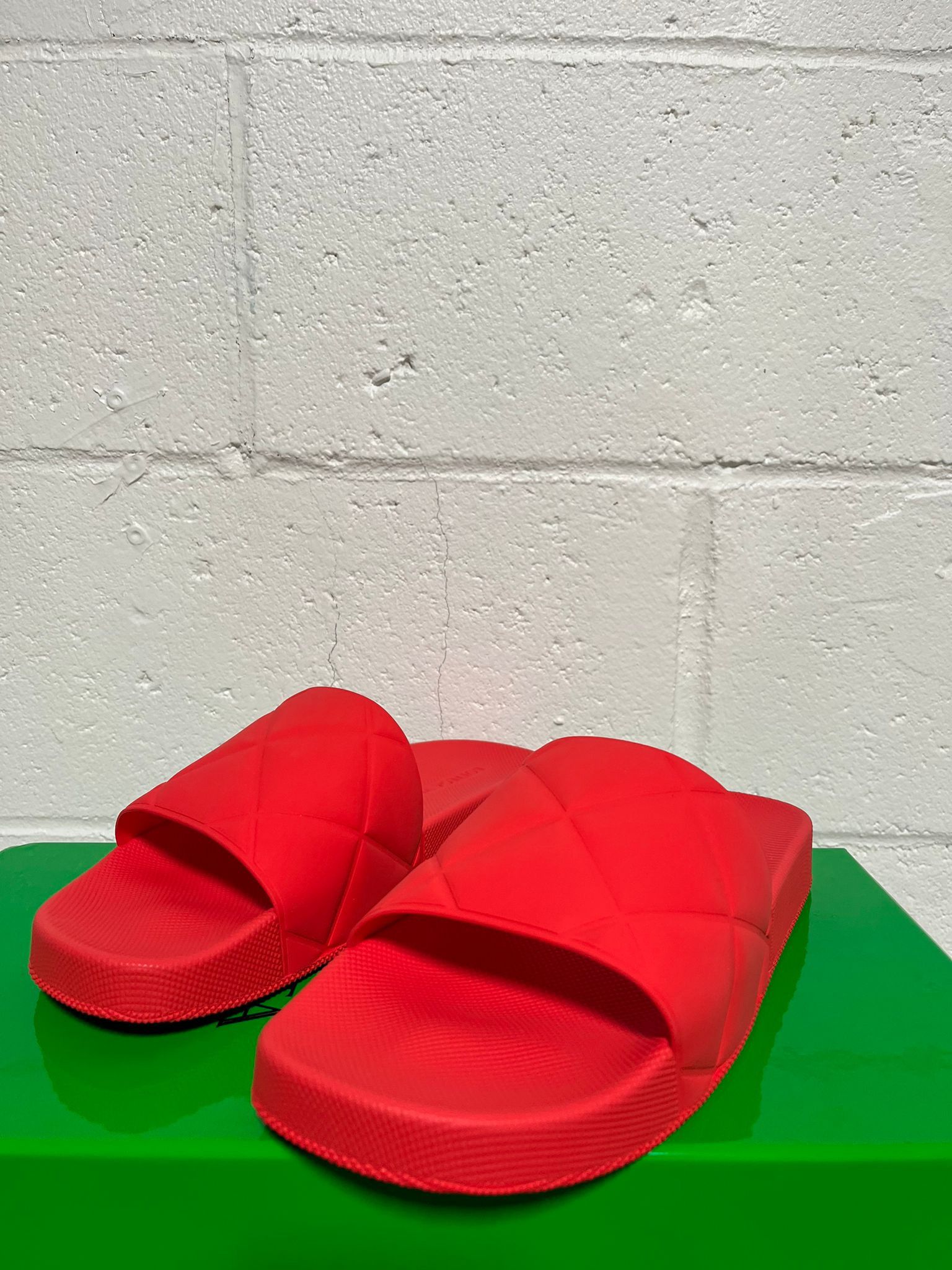 Bottega Veneta BV Slider Sandal in Matt Rubber in Tomato Size US 7 / EU 40 - 3 Thumbnail