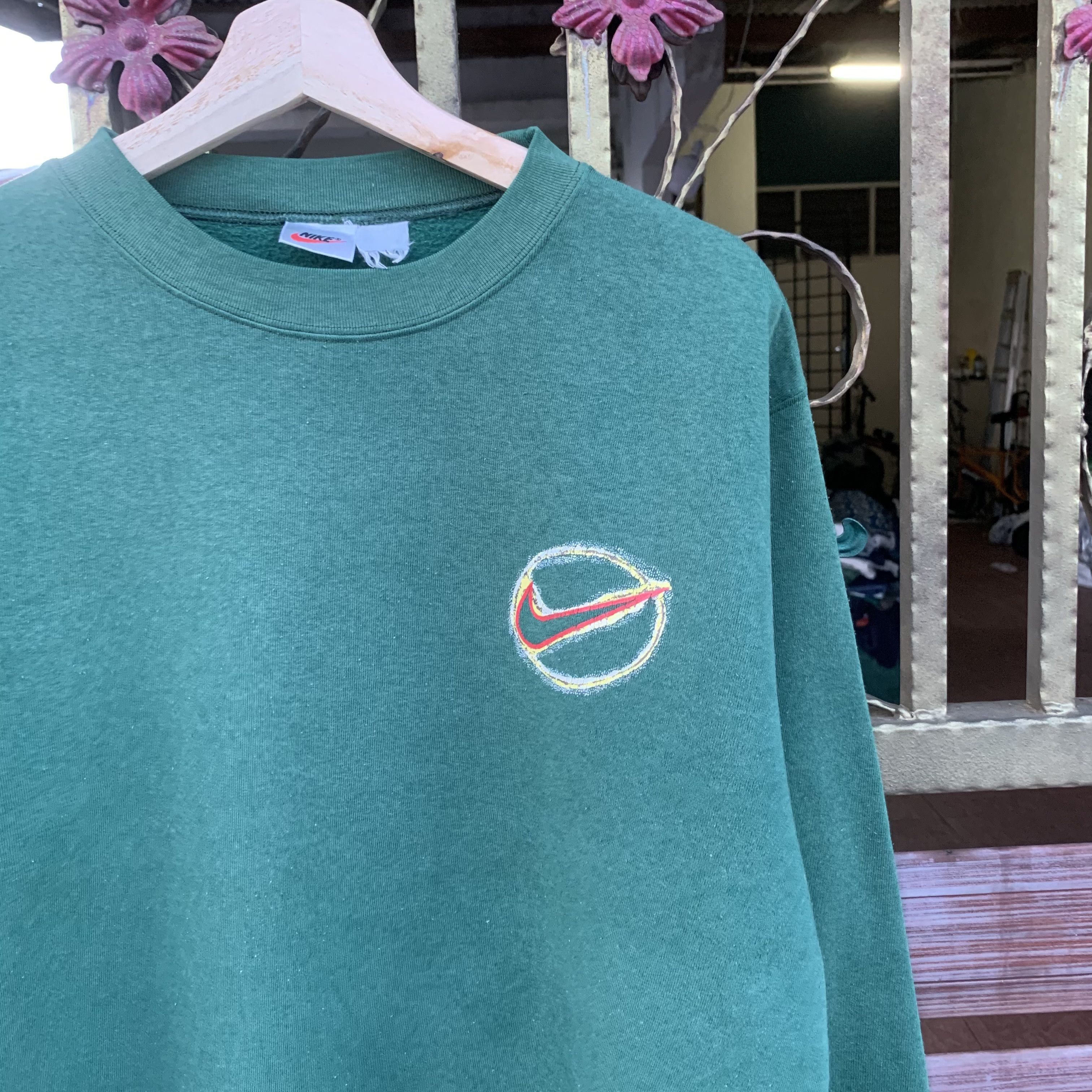 Nike 90s Vintage Nike Swoosh Big Logo Rare Crewneck Pullover Size US M / EU 48-50 / 2 - 4 Thumbnail