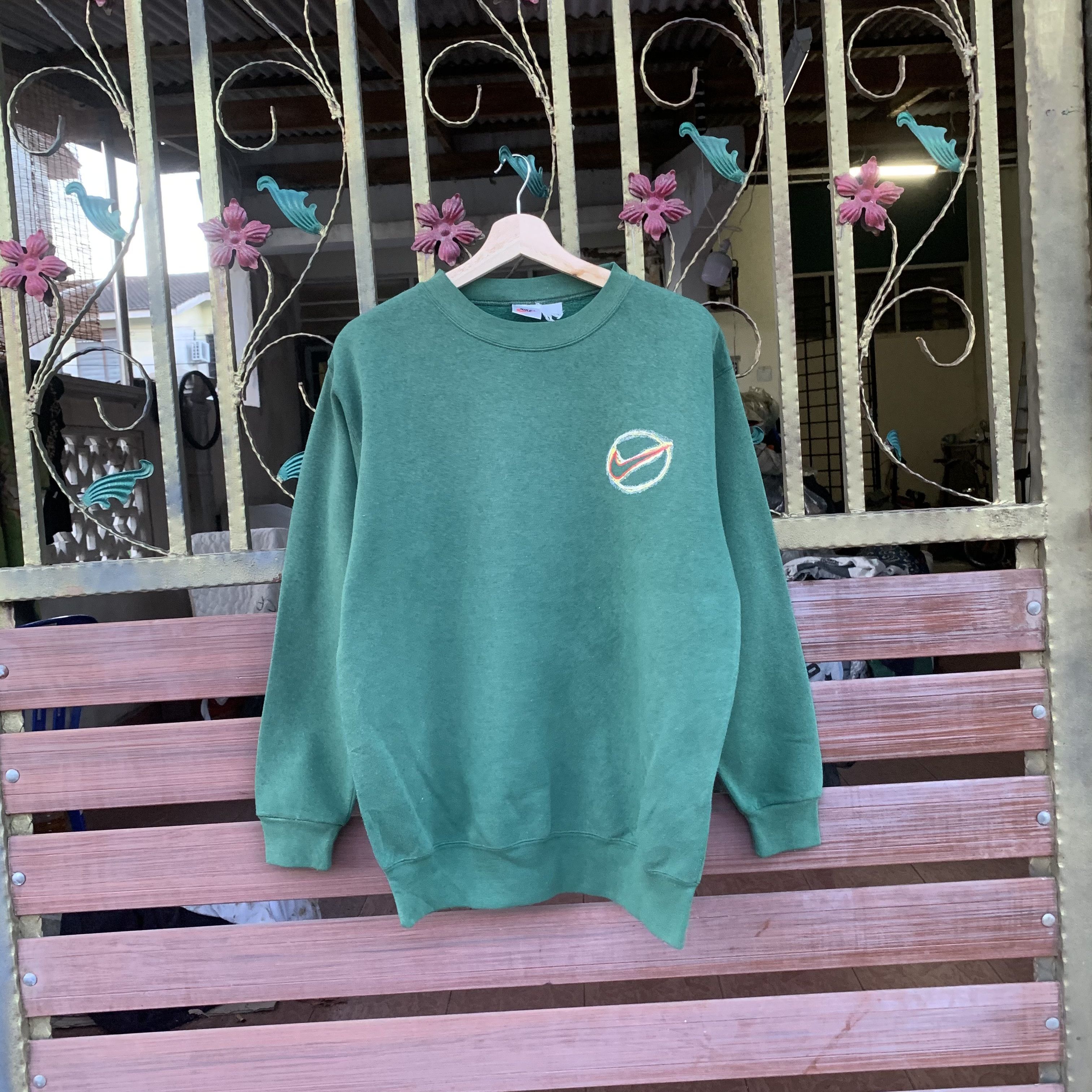 Nike 90s Vintage Nike Swoosh Big Logo Rare Crewneck Pullover Size US M / EU 48-50 / 2 - 3 Thumbnail