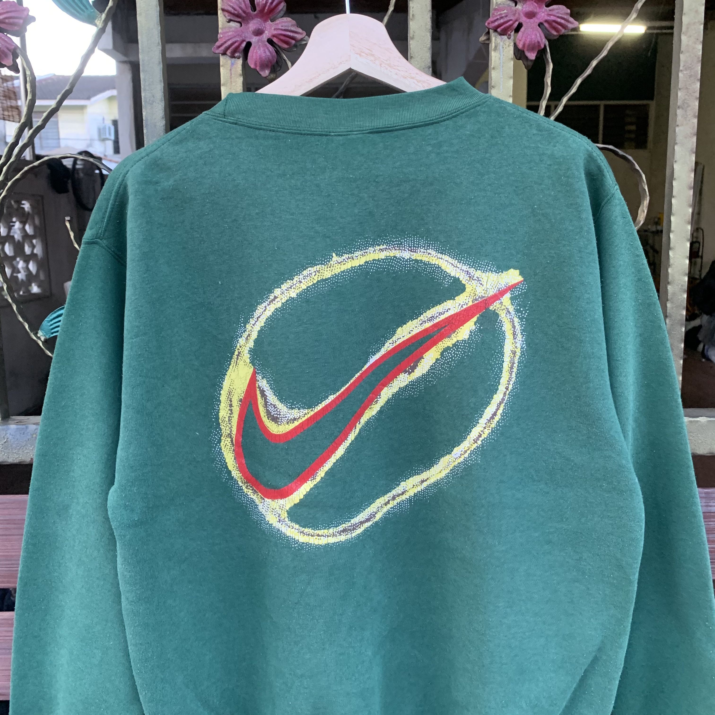 Nike 90s Vintage Nike Swoosh Big Logo Rare Crewneck Pullover Size US M / EU 48-50 / 2 - 8 Thumbnail