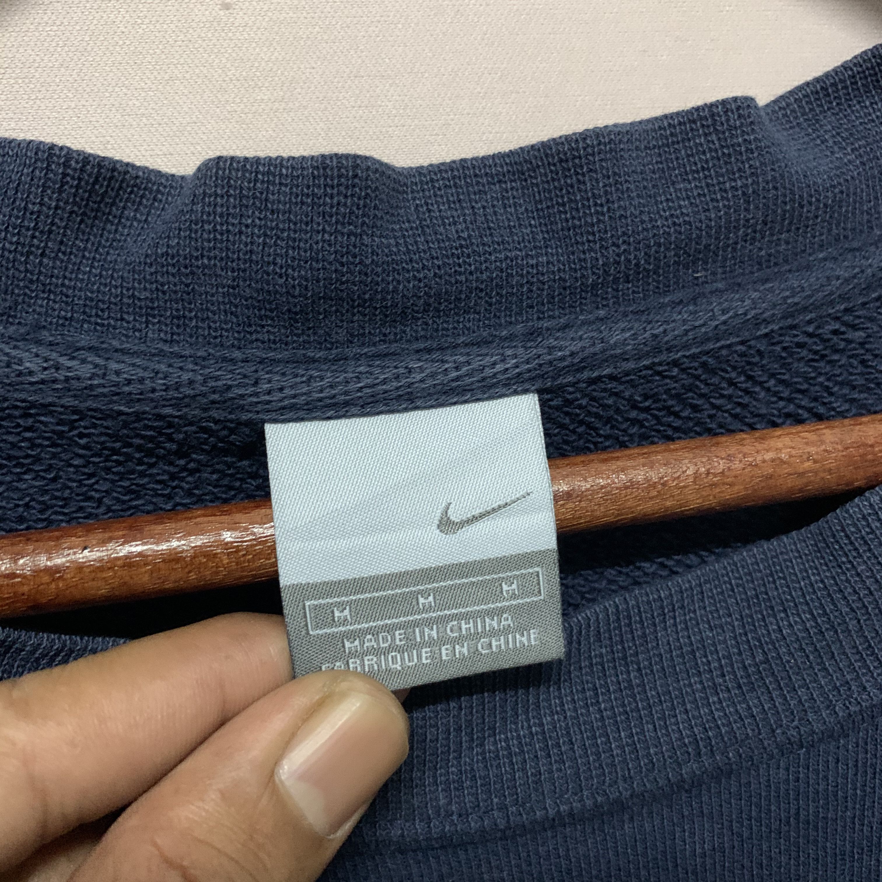 Nike Vintage Nike Small Logo Sportswear Crewneck Sweatshirt Size US M / EU 48-50 / 2 - 7 Thumbnail