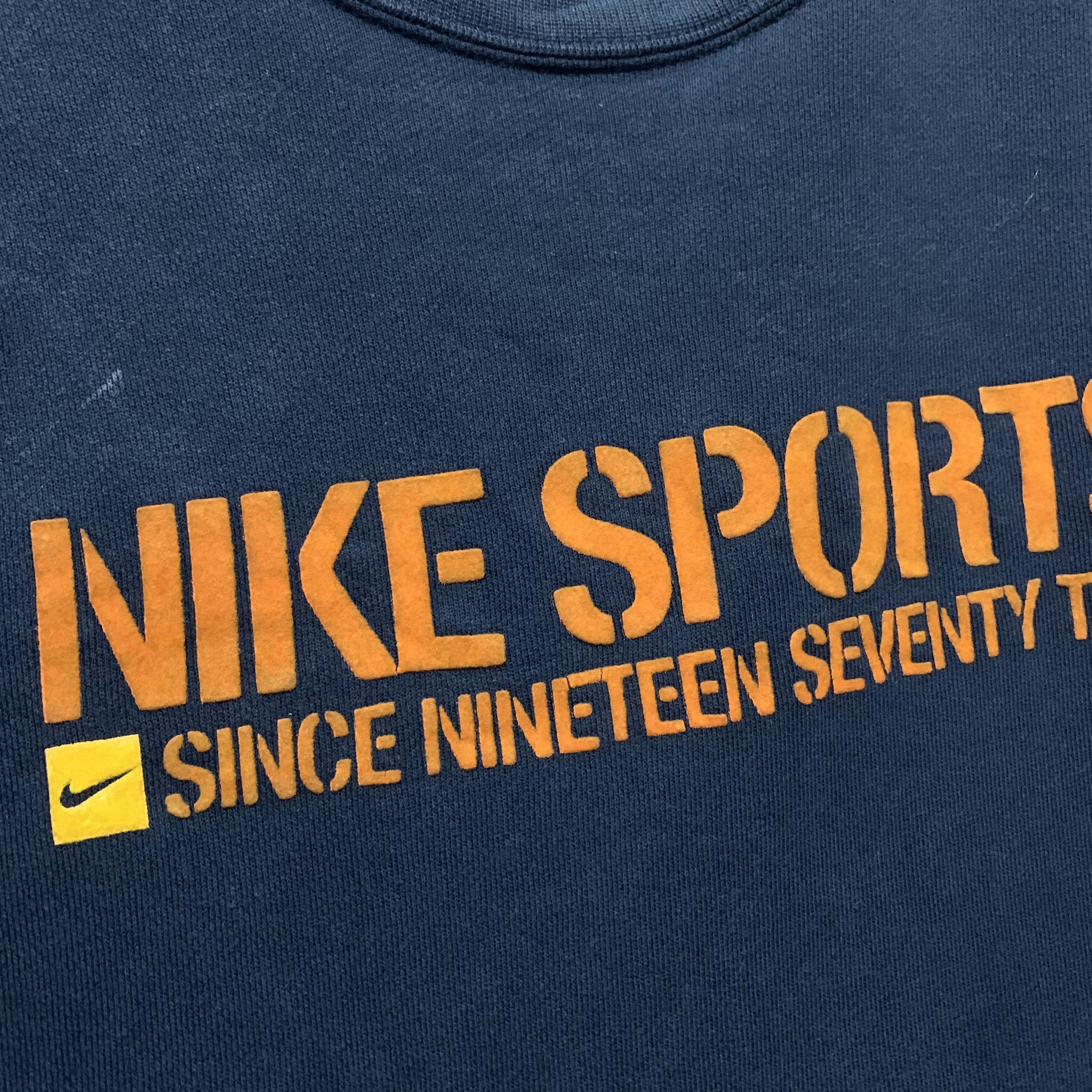 Nike Vintage Nike Small Logo Sportswear Crewneck Sweatshirt Size US M / EU 48-50 / 2 - 3 Thumbnail