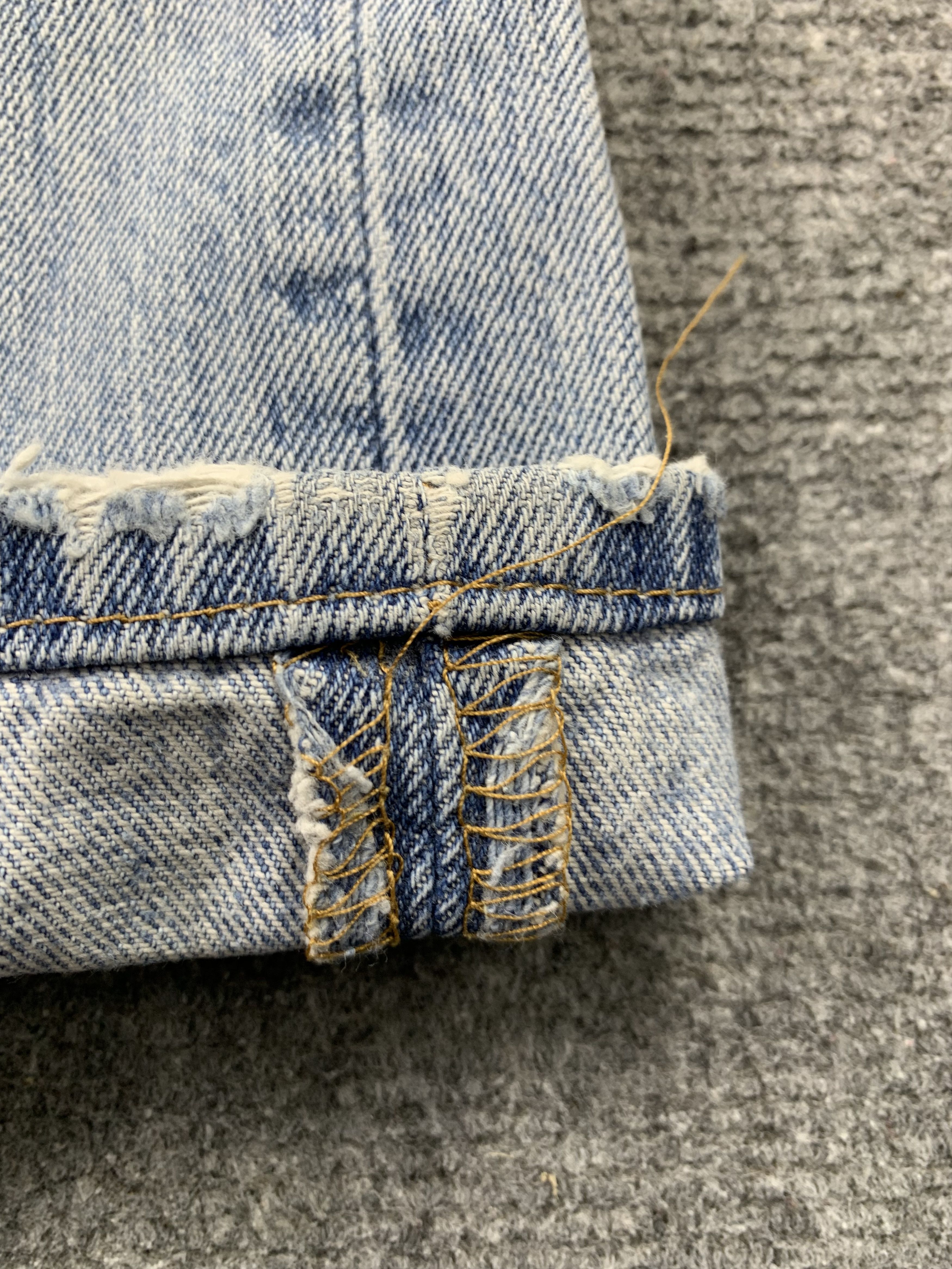 Levi's Vintage Levis 501 Light Wash Jeans DP2158 Size US 39 - 12 Thumbnail