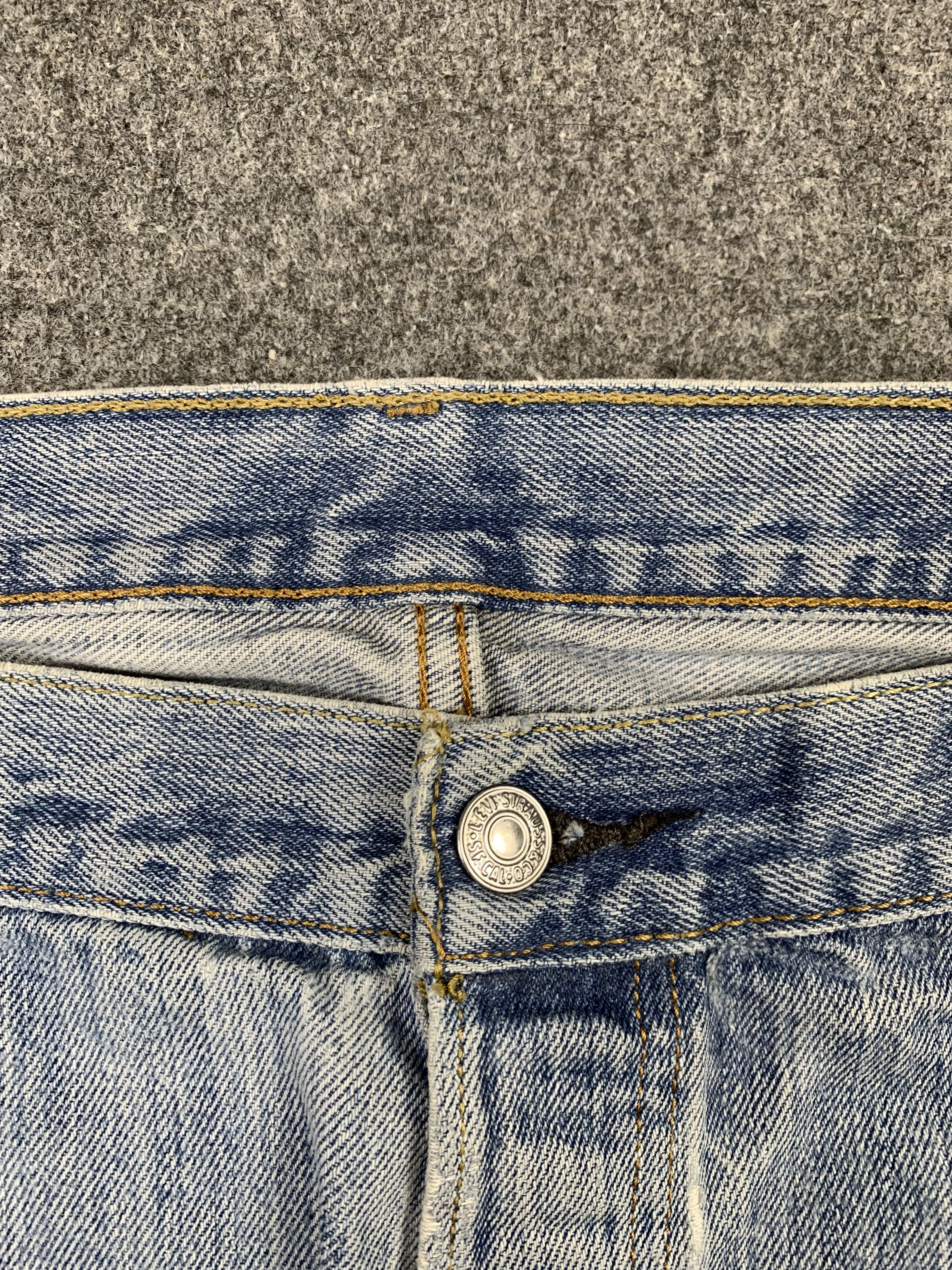 Levi's Vintage Levis 501 Light Wash Jeans DP2158 Size US 39 - 13 Thumbnail
