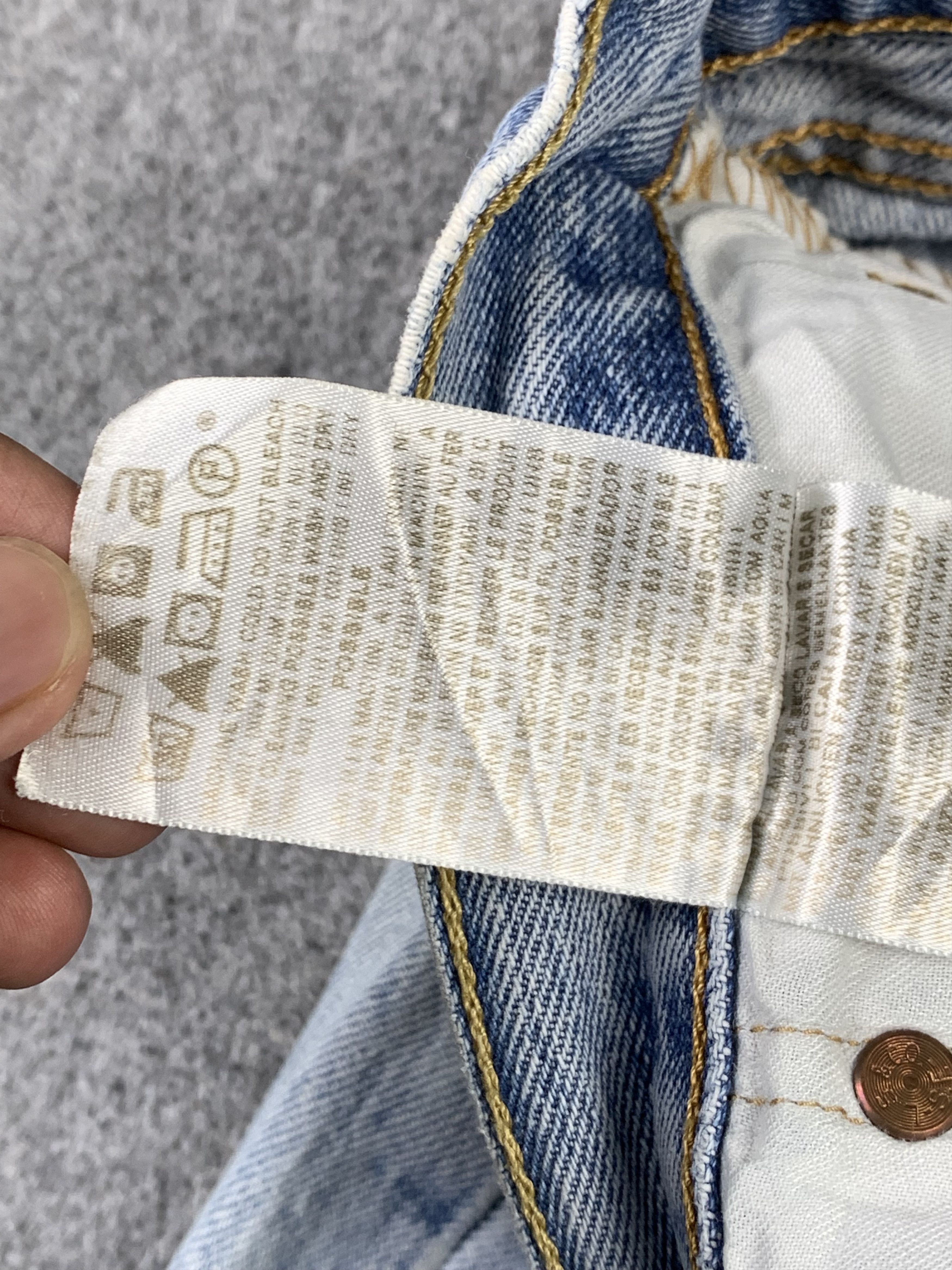 Levi's Vintage Levis 501 Light Wash Jeans DP2158 Size US 39 - 9 Thumbnail